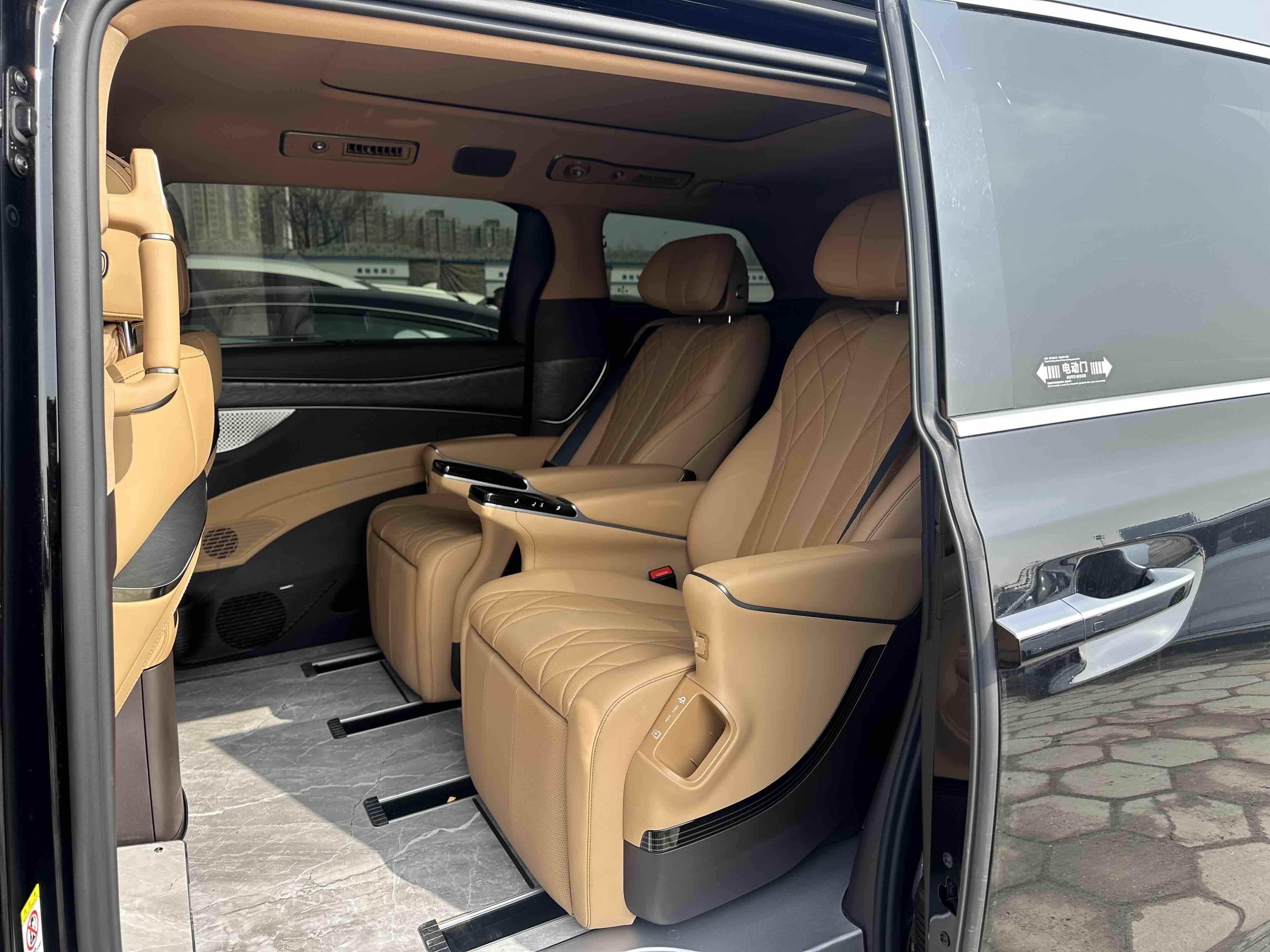 Denza D9 2025 imagen de coche #3