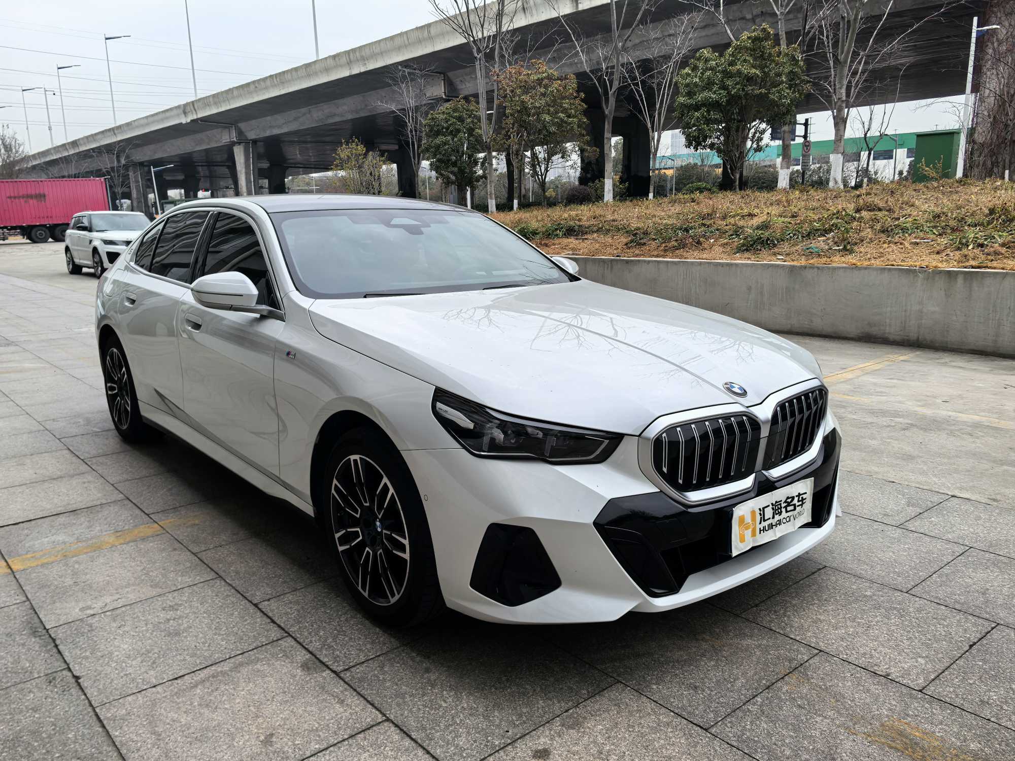 BMW 5 Series 2025 car image #3