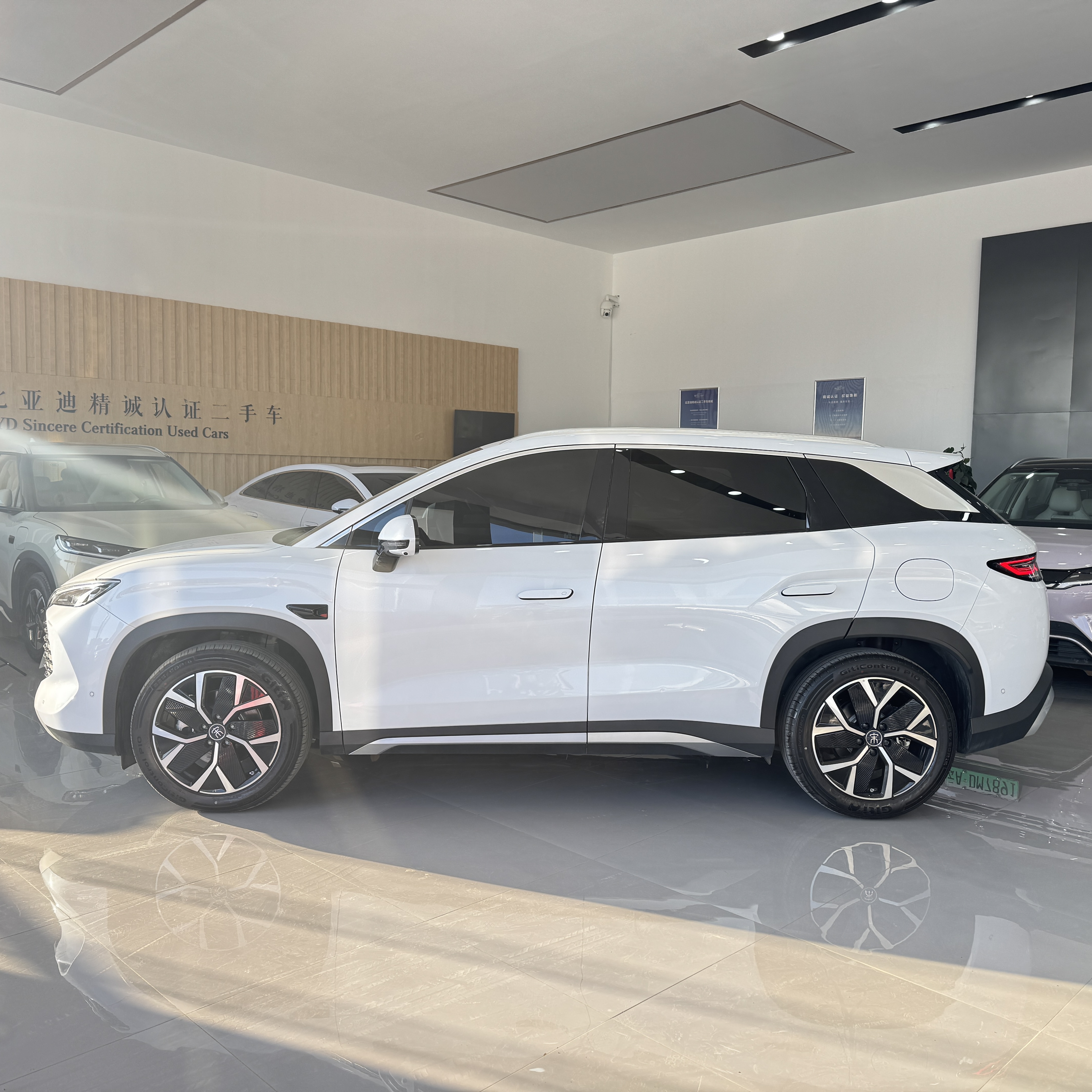 BYD SongL DM-i 2025 car image #3