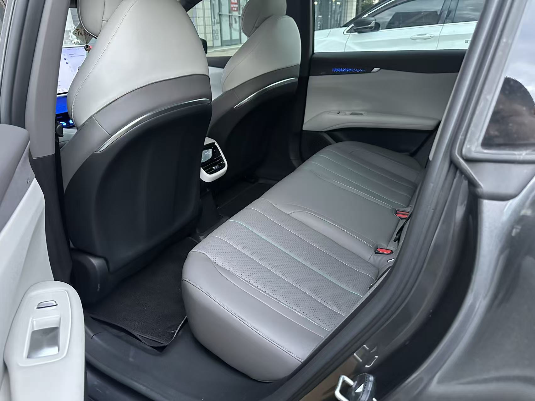 Deepal L07 2025 car image #3