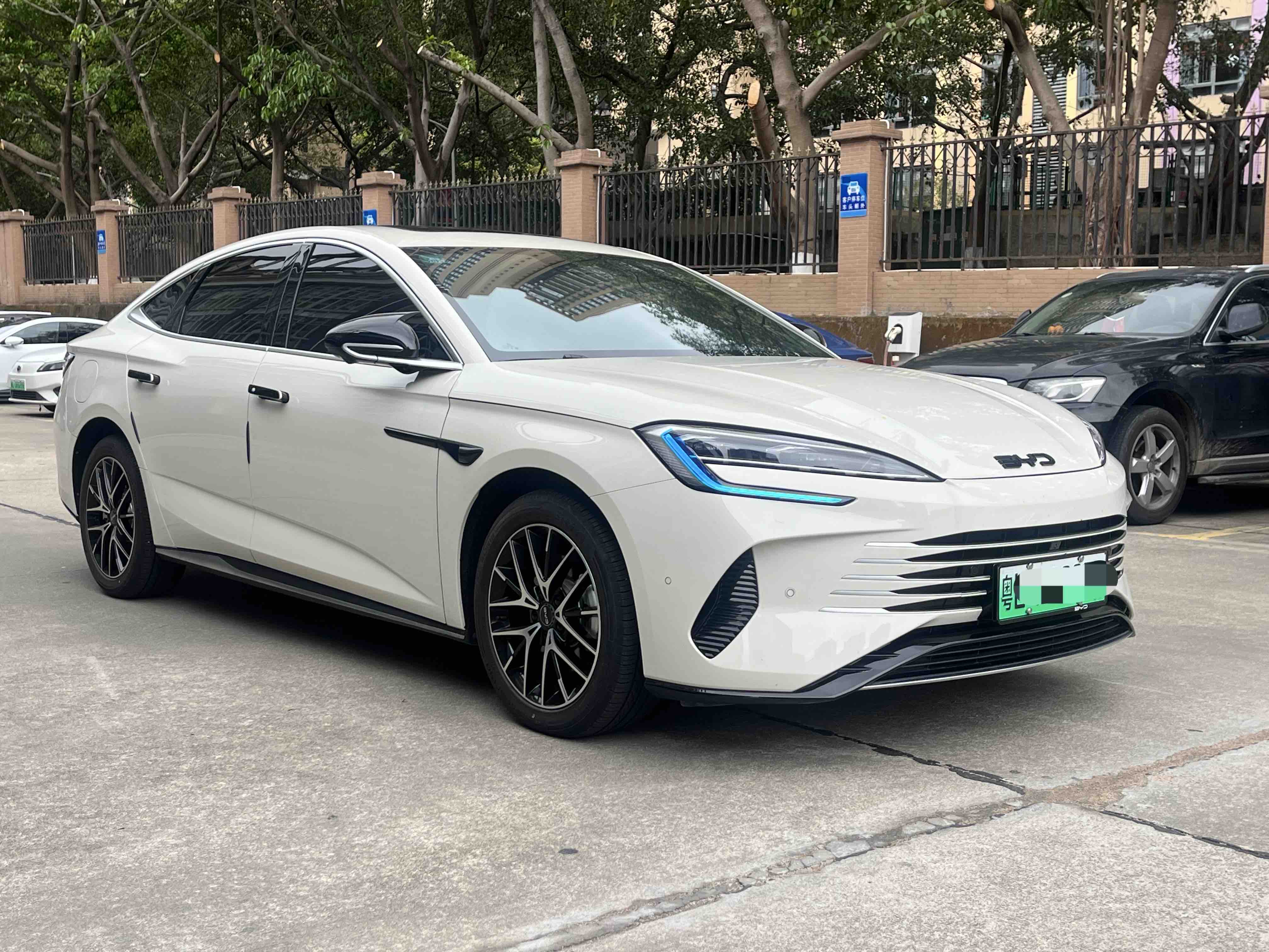 BYD Seal 07 DM-i 2025 صورة سيارة #3