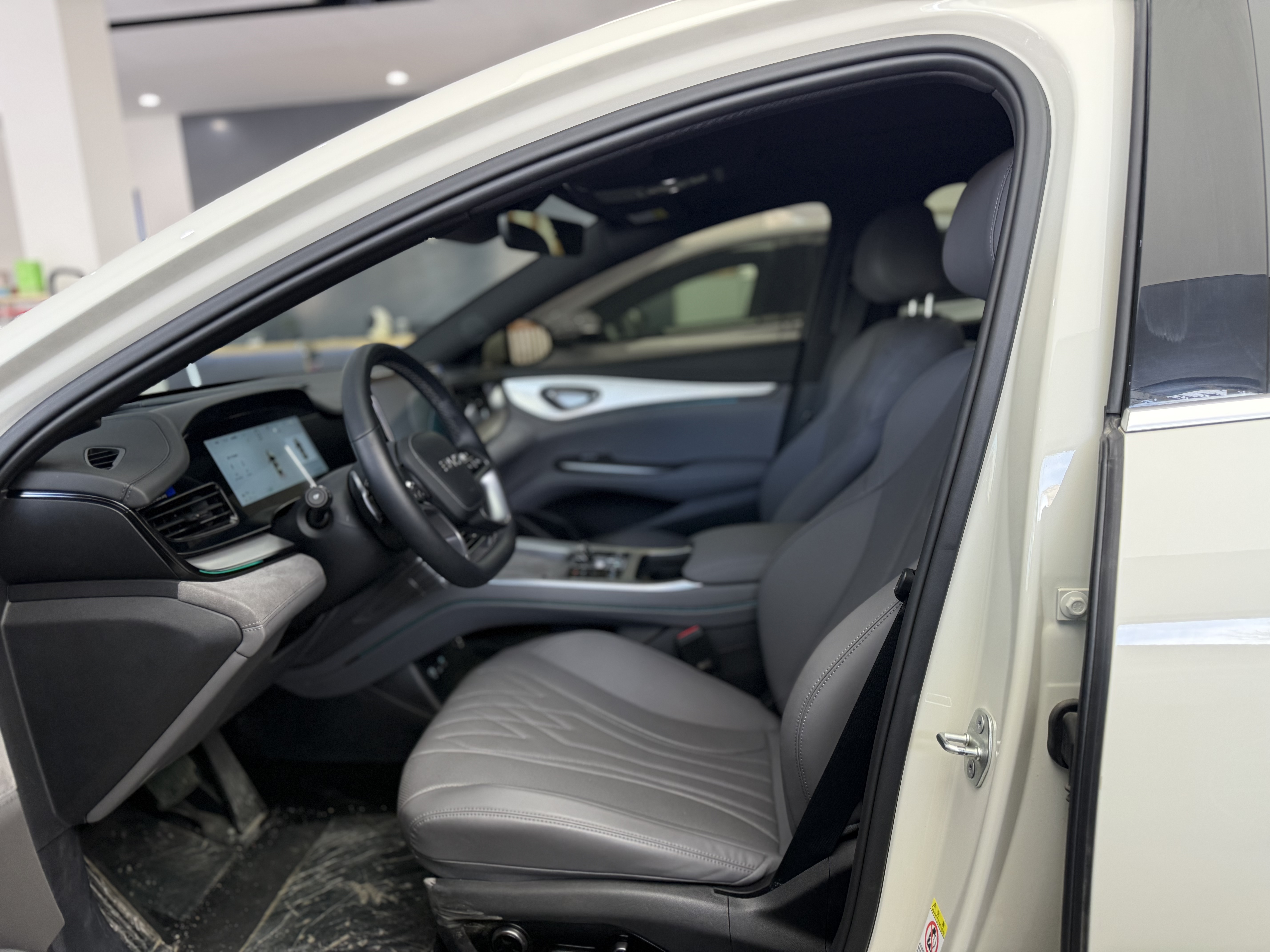 BYD Seal 07 DM-i 2025 car image #3