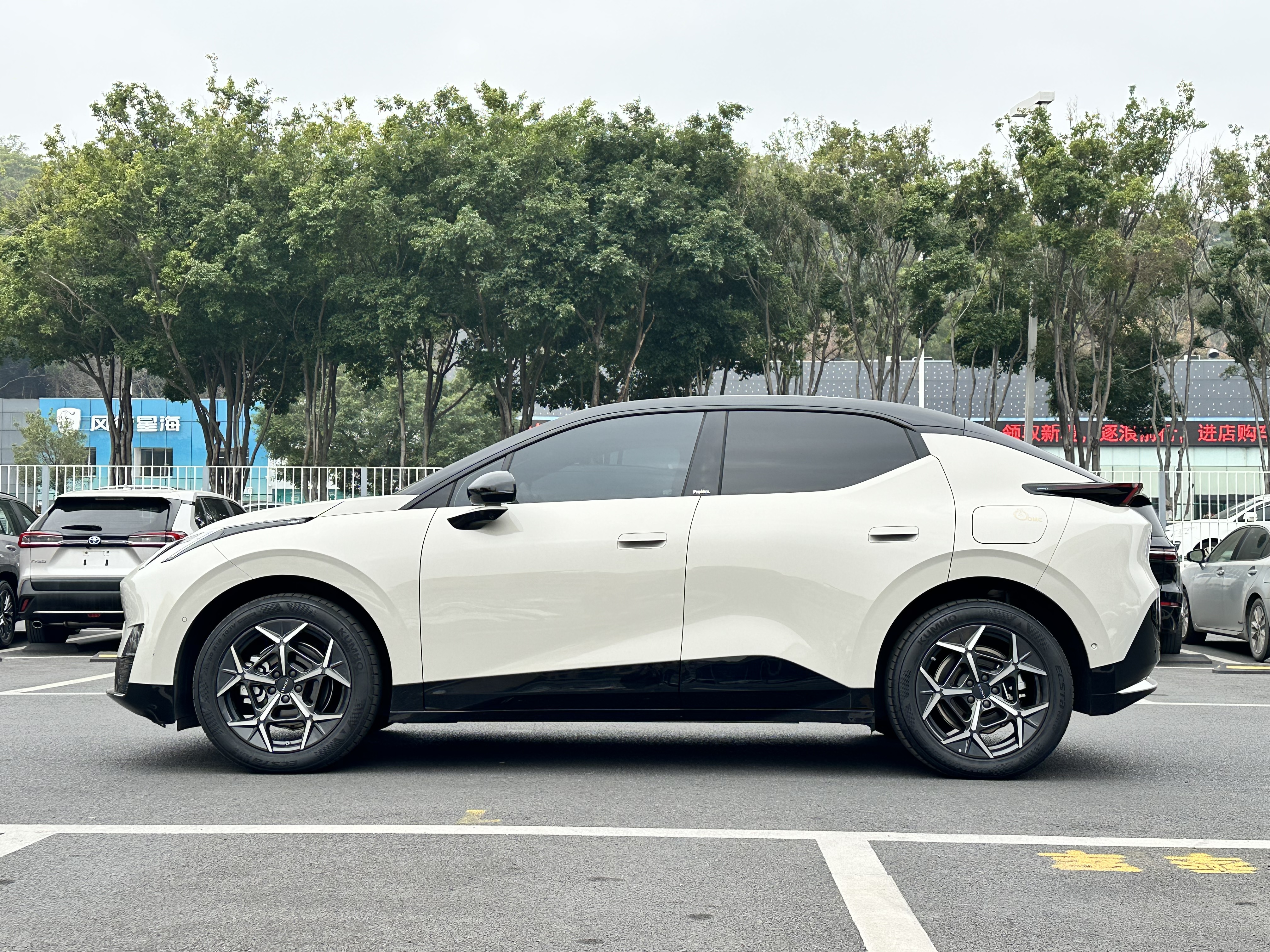 Lynk & Co Z20 2025 car image #3