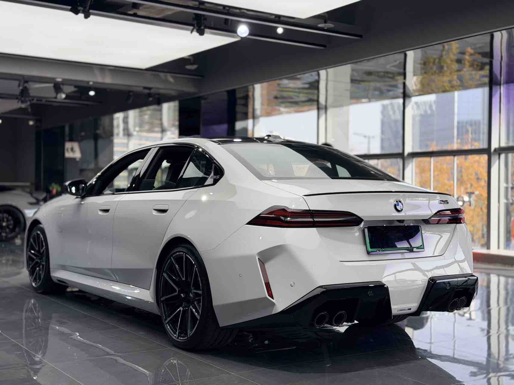 BMW M5 New Energy 2025 car image #3