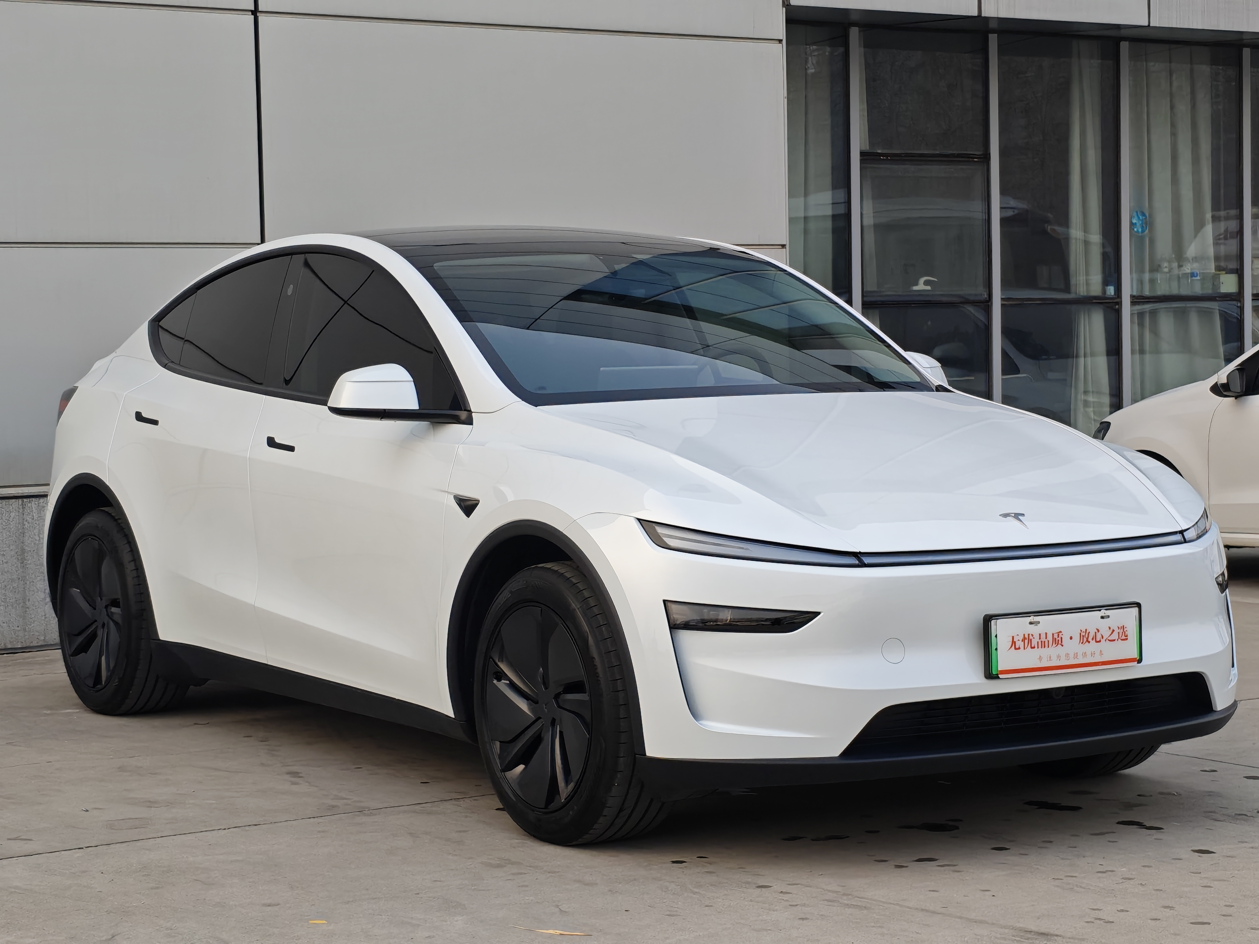 Tesla Model Y 2025 #3 Tesla Model Y 2025 car image #3