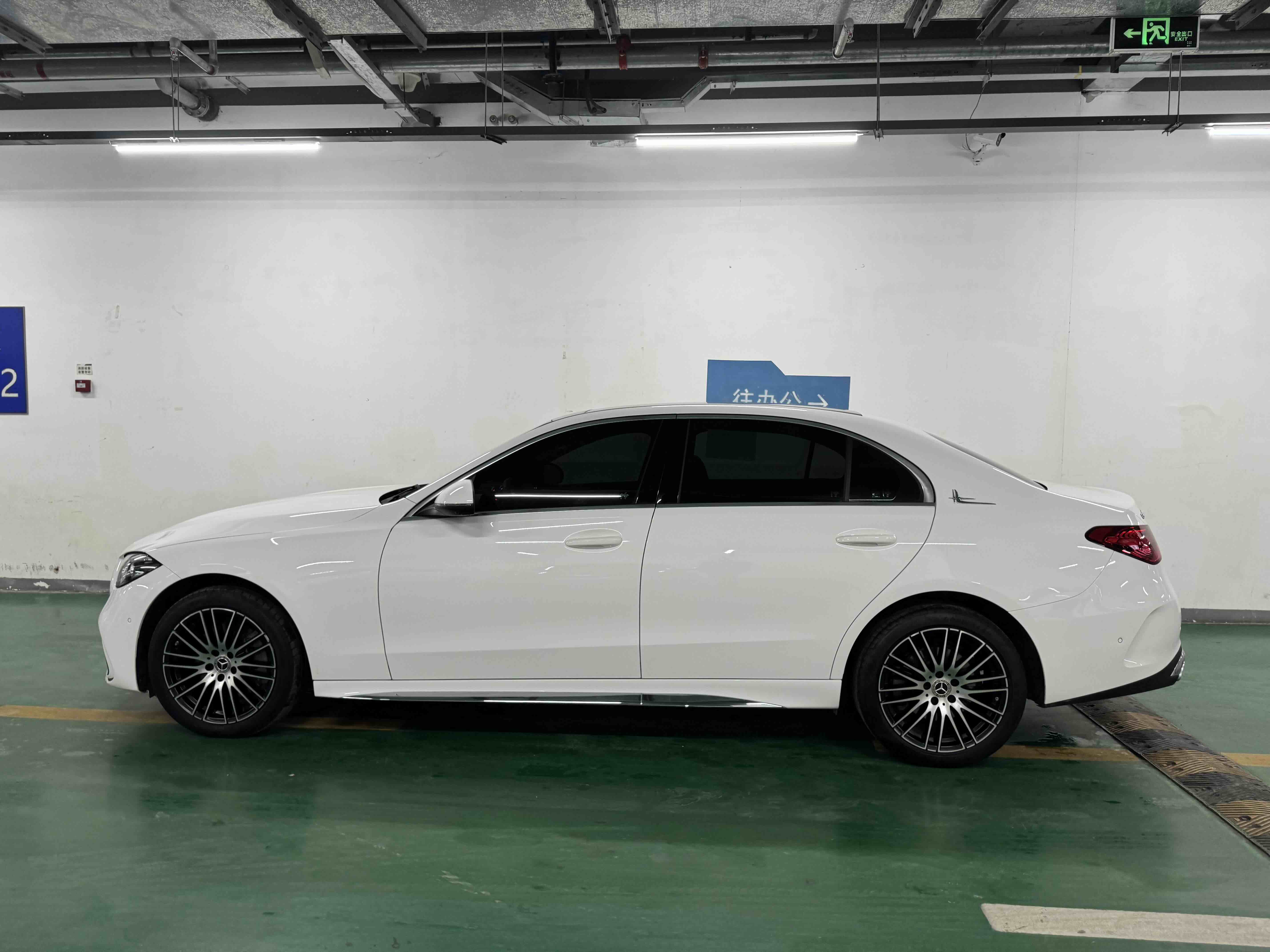 Mercedes-Benz C Class 2025 car image #3