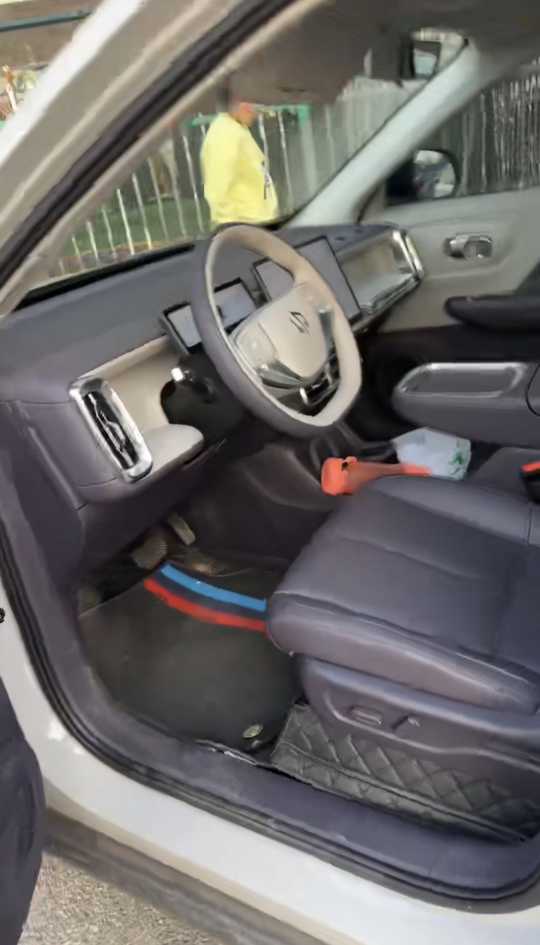 零跑汽车 零跑B10 2025 汽车图片 #3