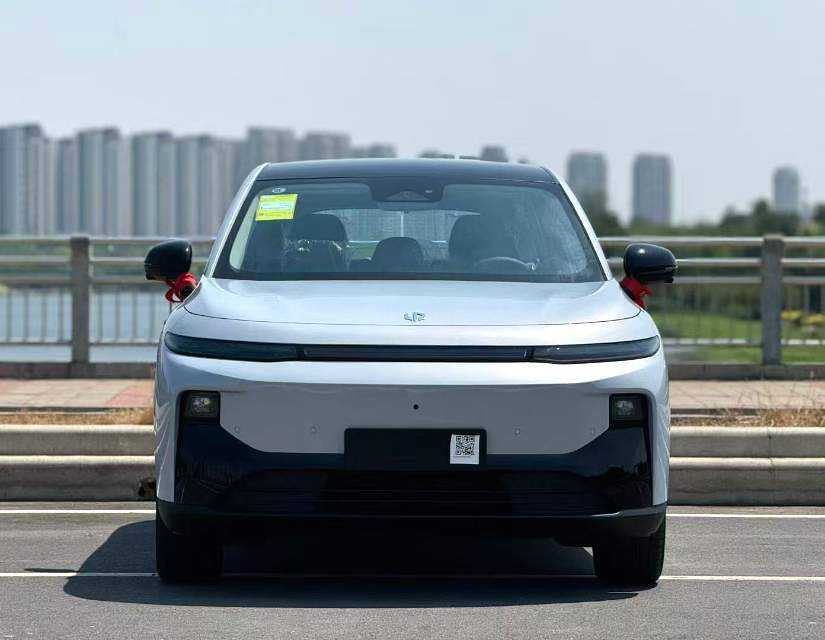 零跑汽车 零跑B10 2025 汽车图片 #3