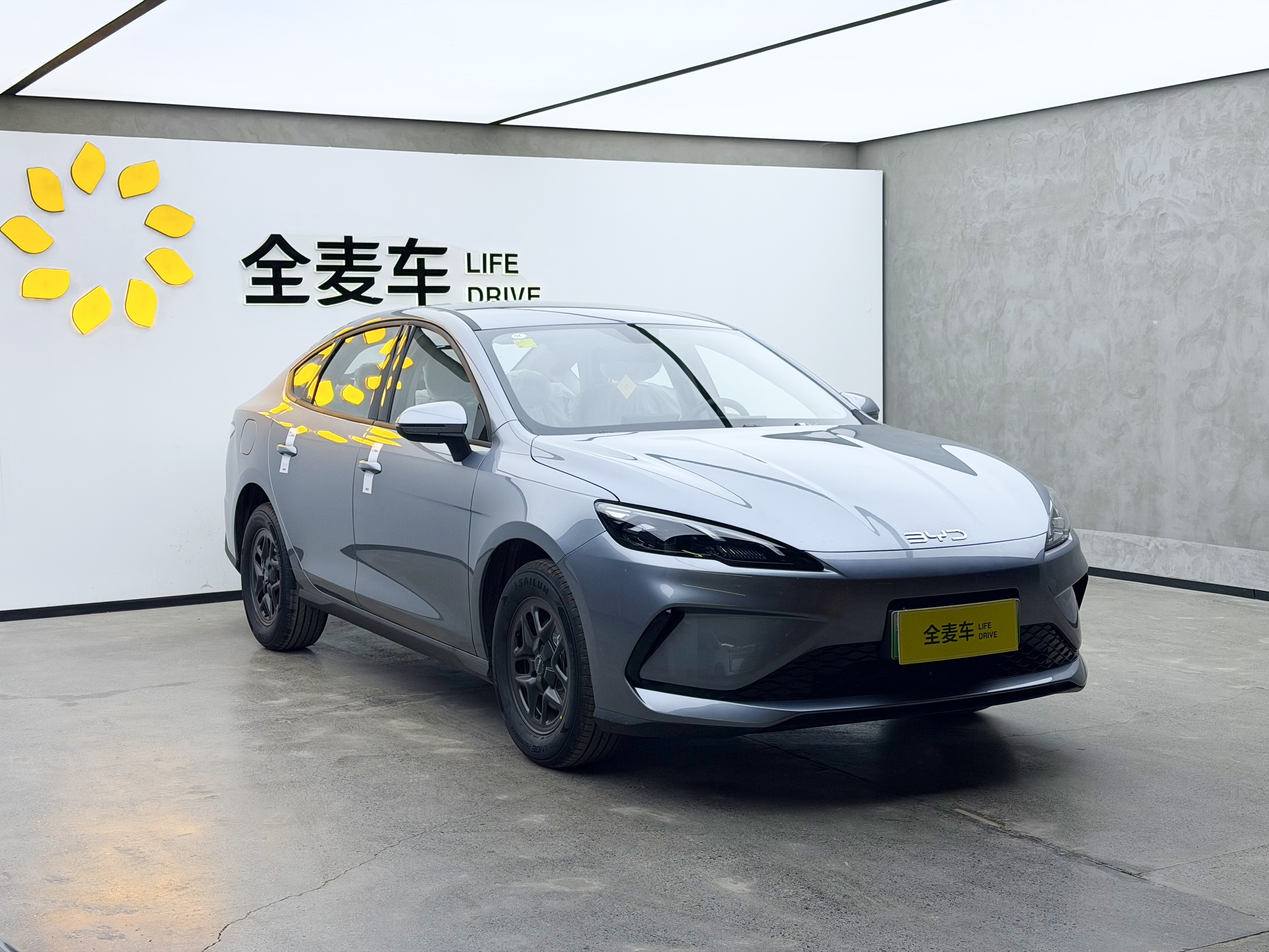 BYD Seal 05 DM-i 2025 car image #3