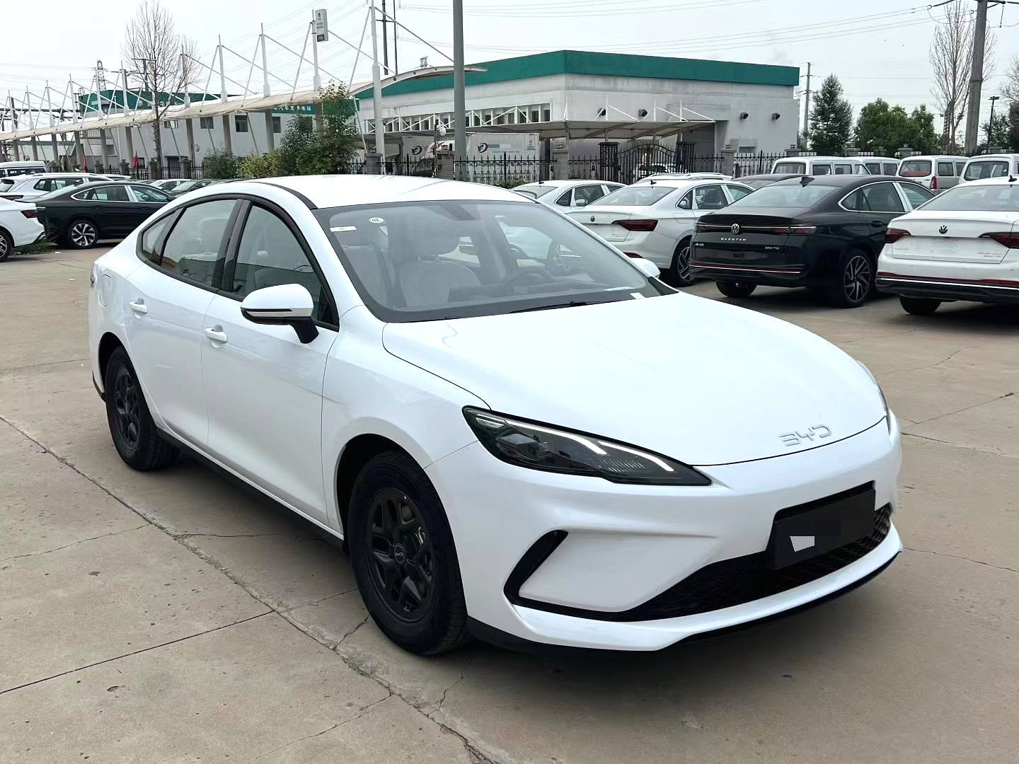 BYD Seal 05 DM-i 2025 #3 BYD Seal 05 DM-i 2025 car image #3