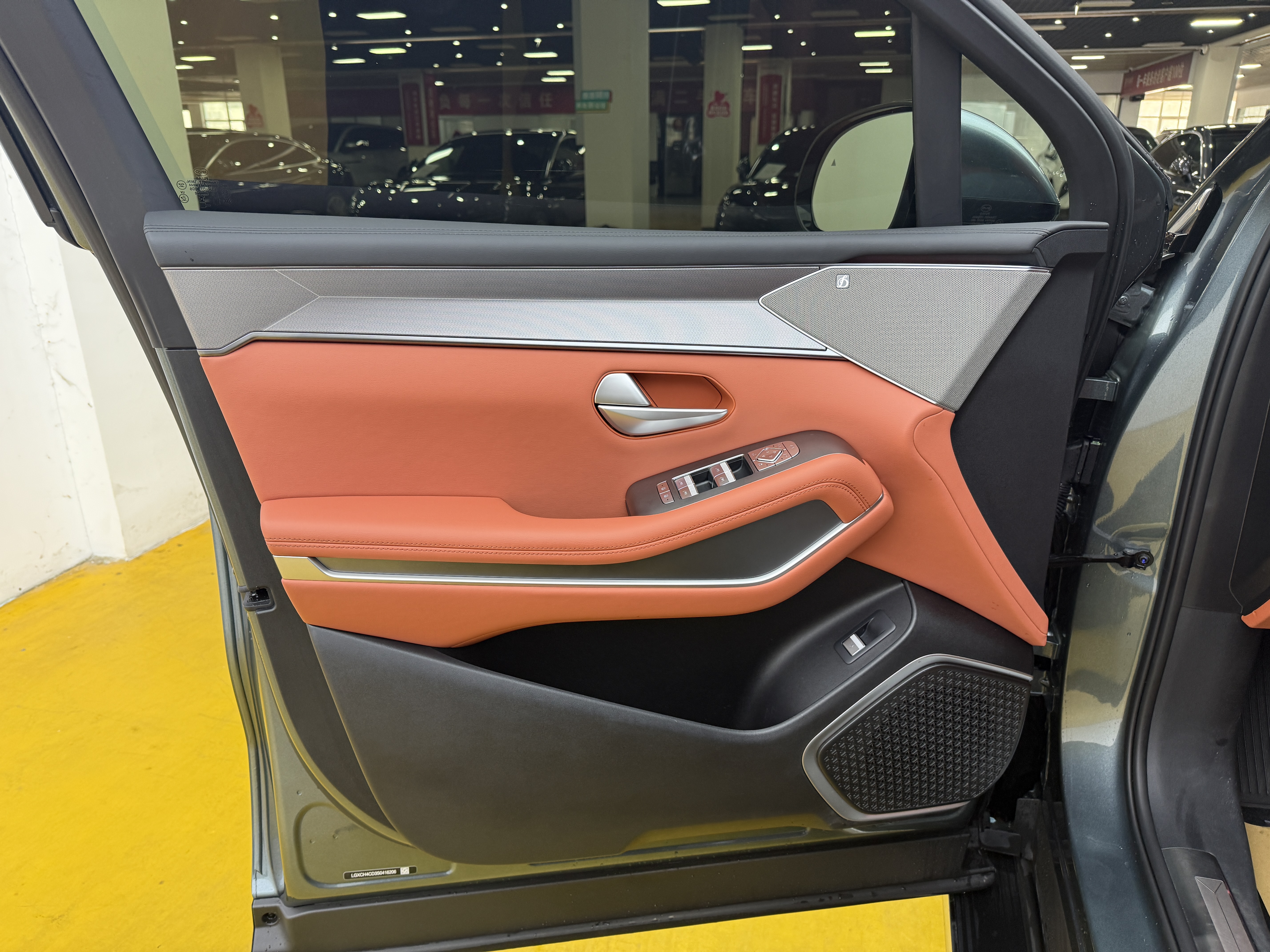 BYD Tang L 2025 immagine di auto #3