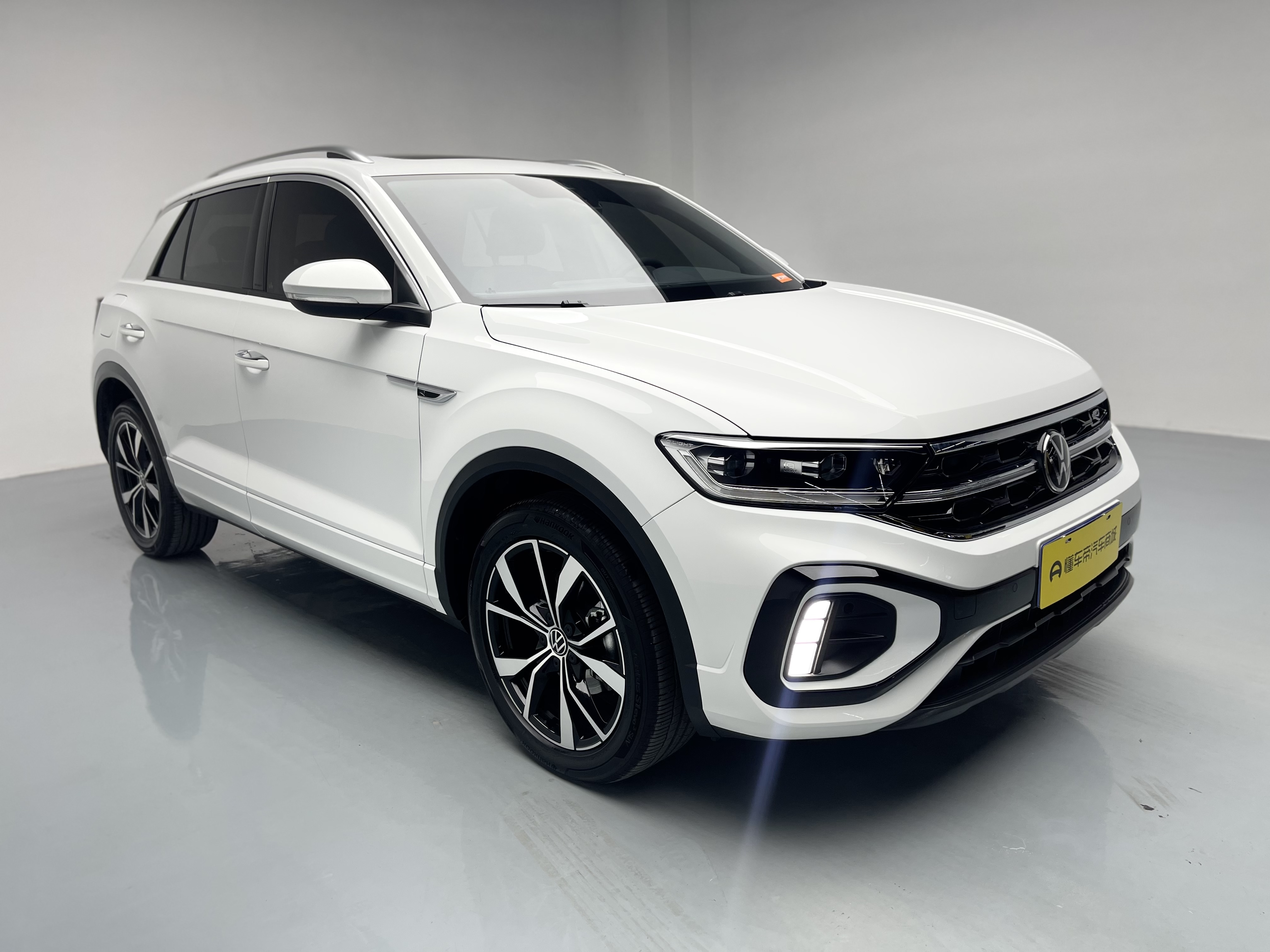 Volkswagen T-Roc 2025 car image #3