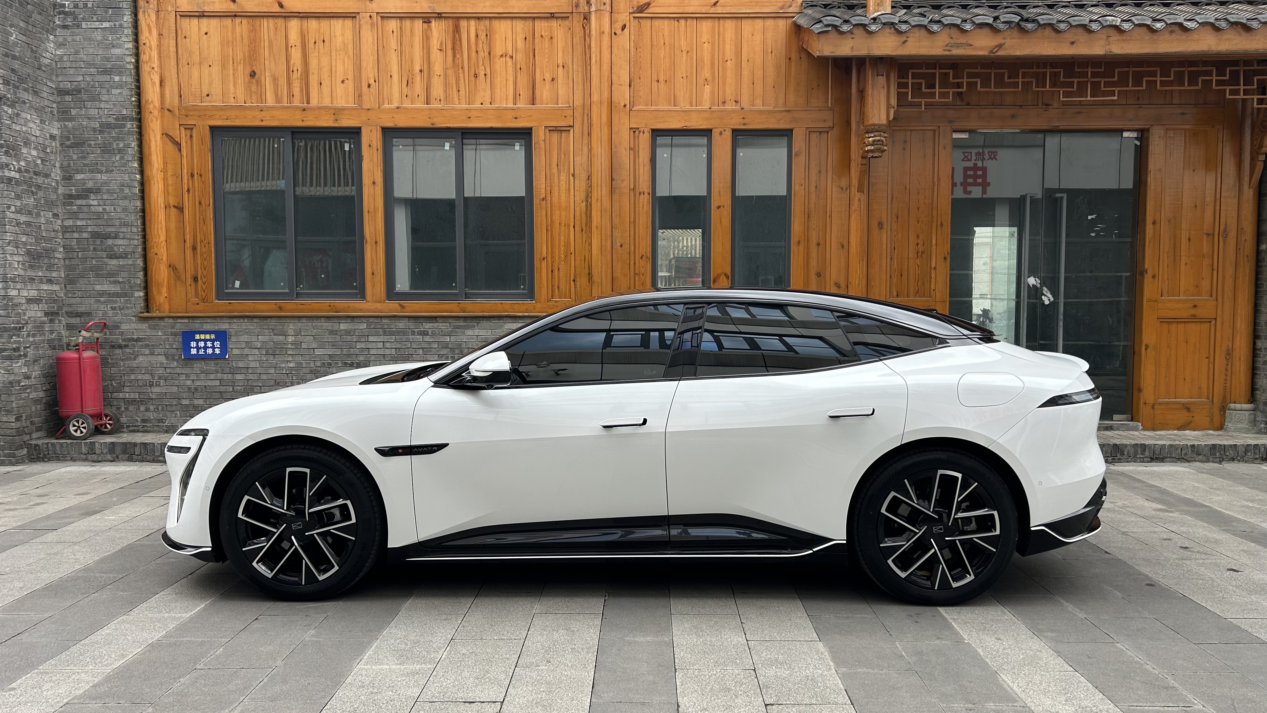 Avatr 06 2025 imagen de coche #3