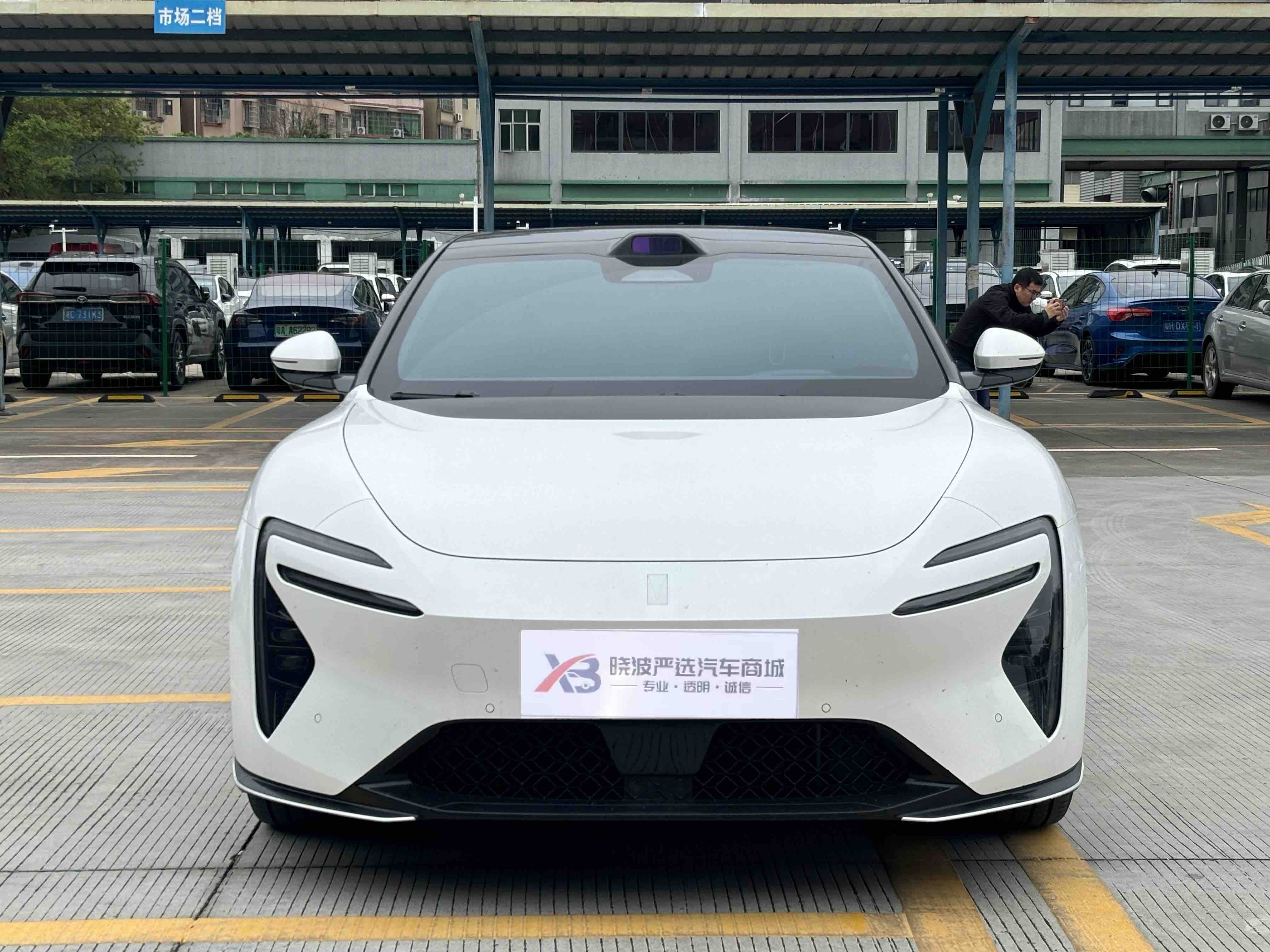 Avatr 06 2025 car image #3