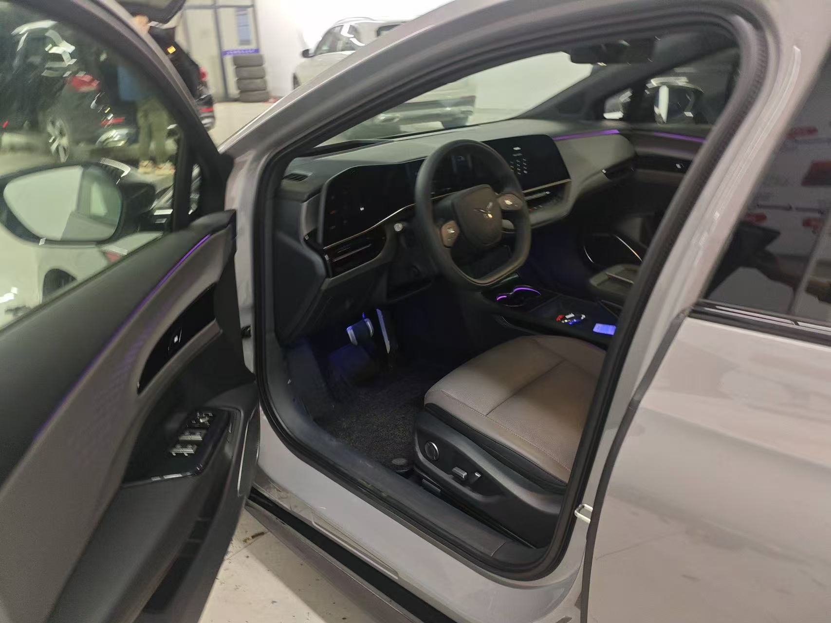 HongQi EH7 2025 #3 HongQi EH7 2025 car image #3