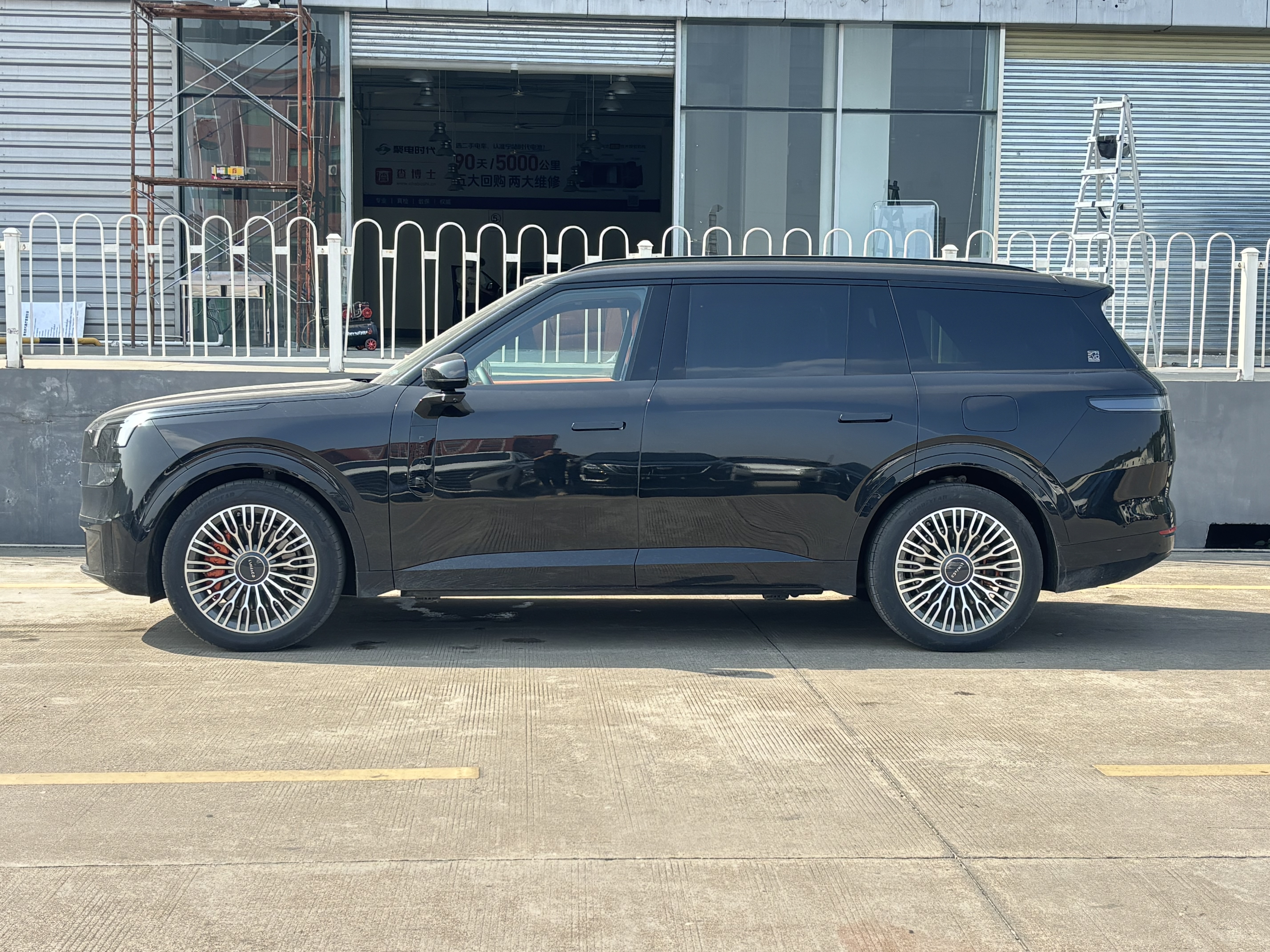 Lynk & Co 900 2025 car image #3