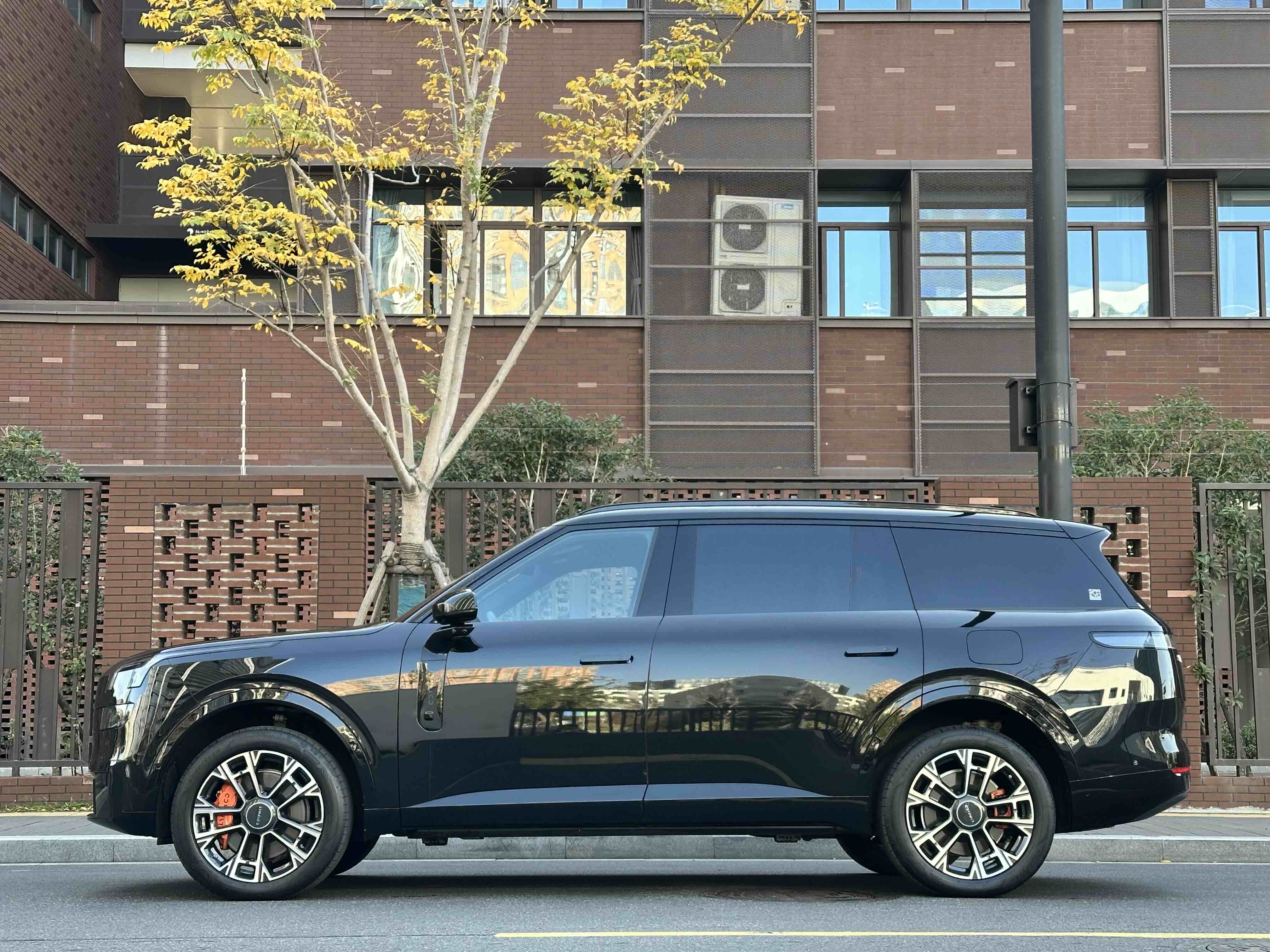 Lynk & Co 900 2025 car image #3
