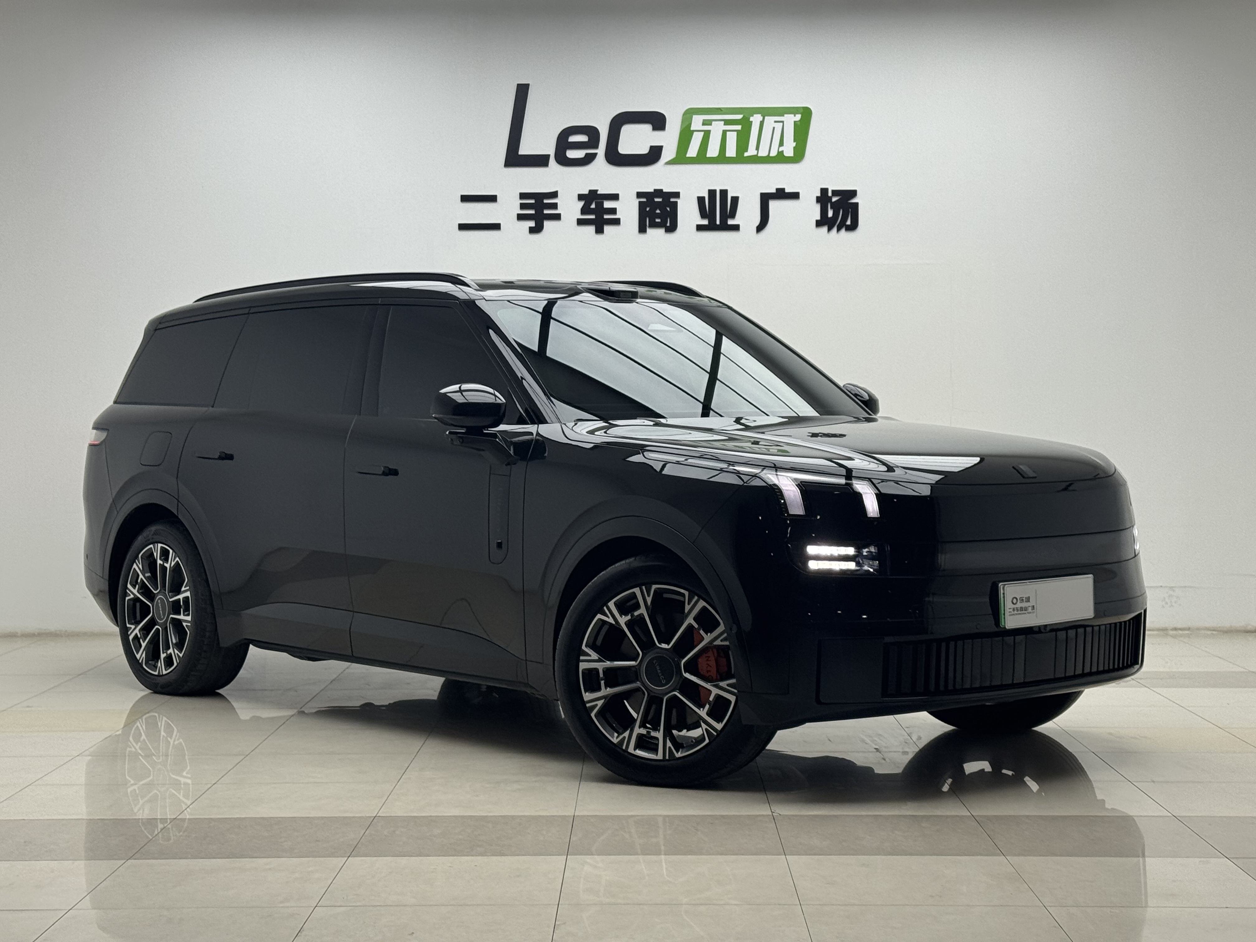 Lynk & Co 900 2025 car image #3