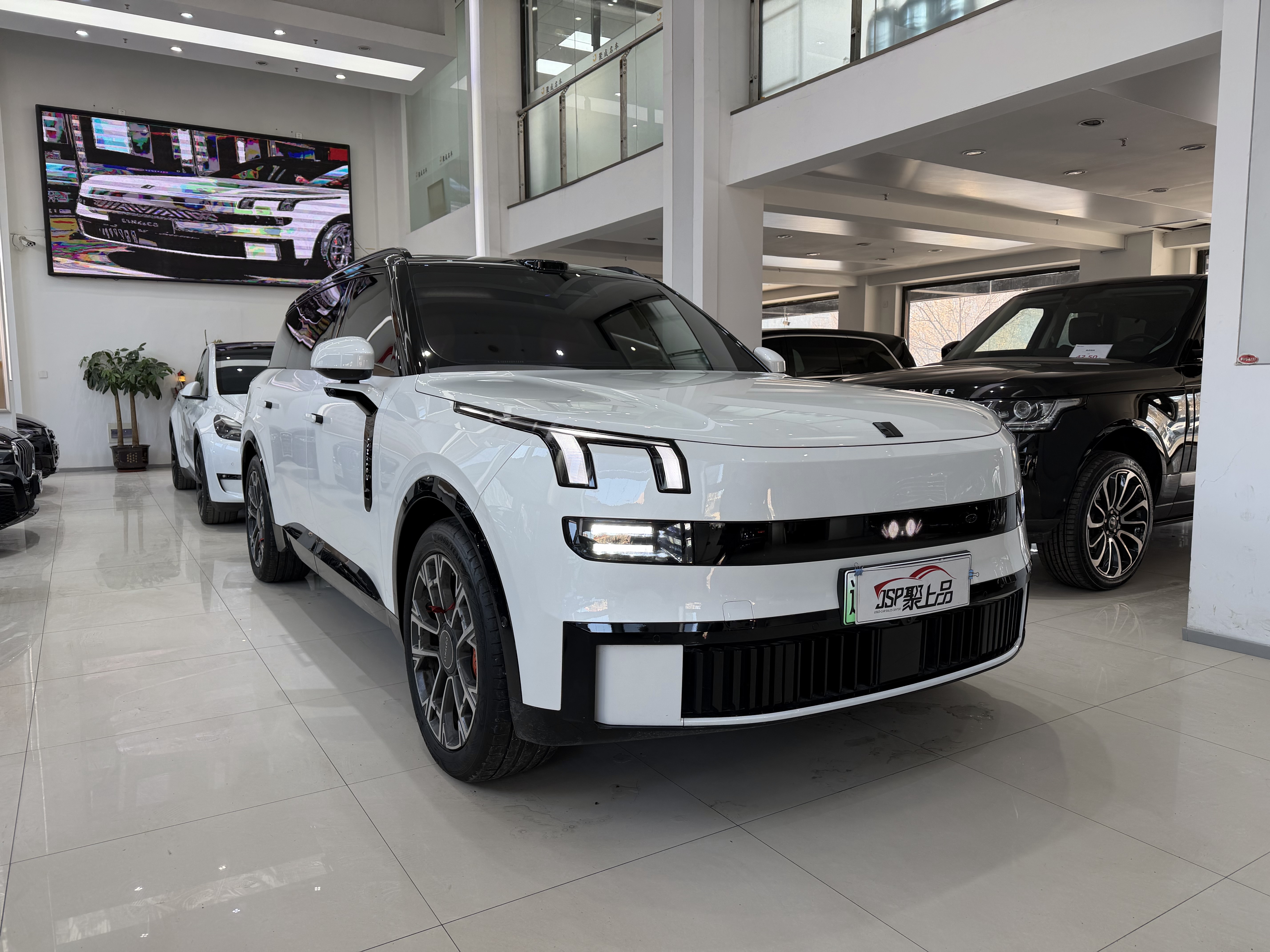 Lynk & Co 900 2025 car image #3