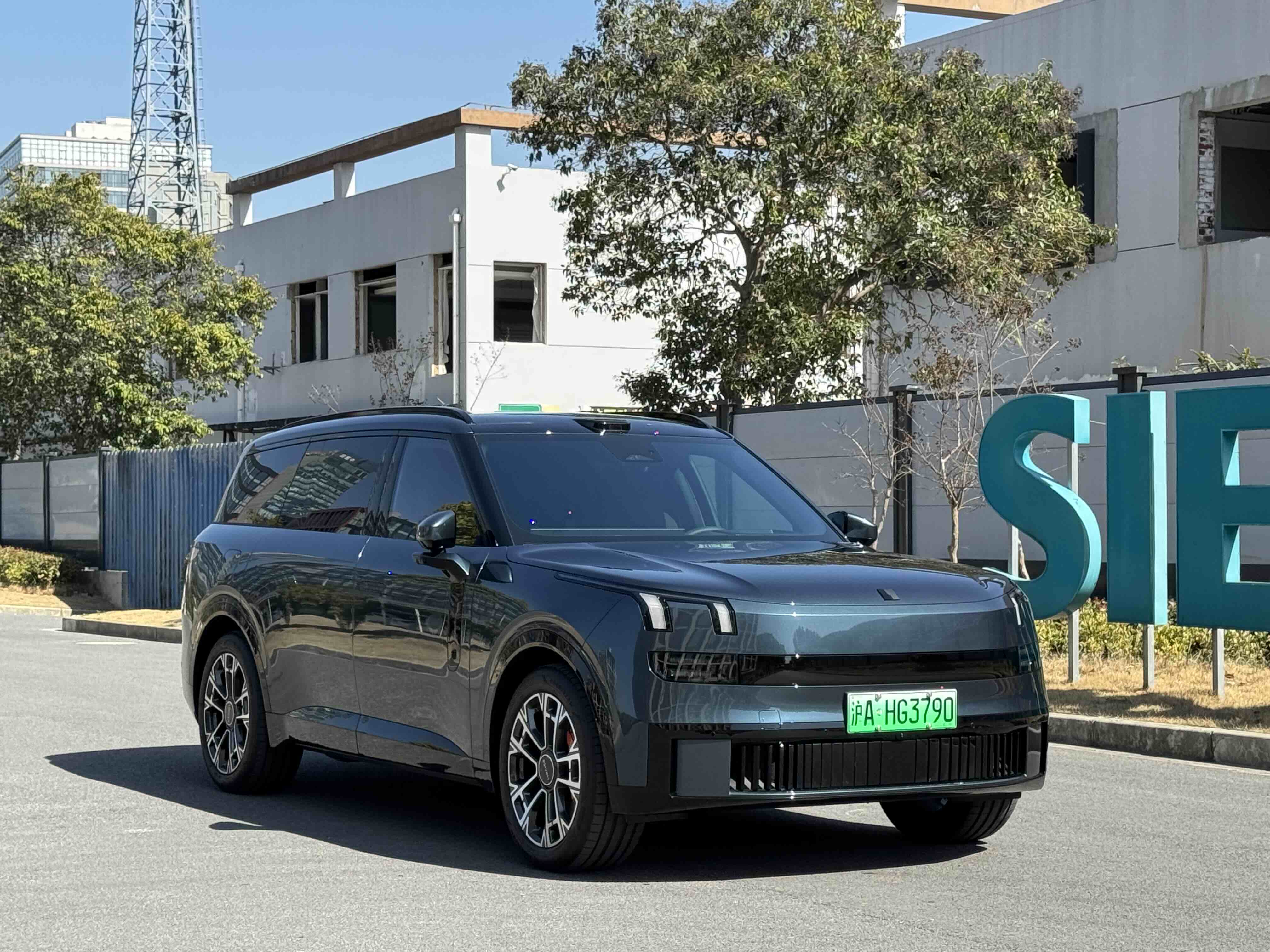 Lynk & Co 900 2025 car image #3