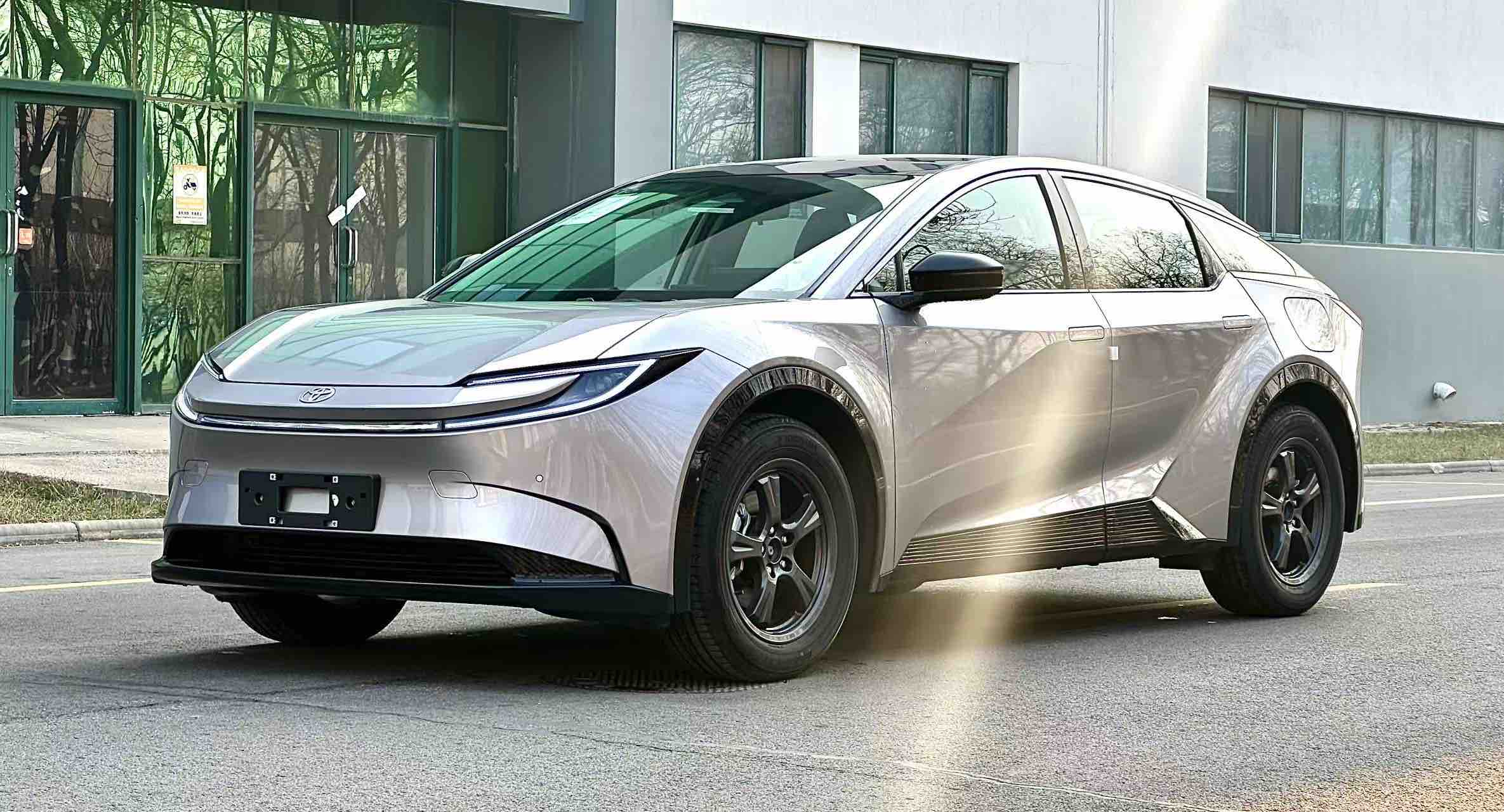 Toyota bZ5 2025 car image #3