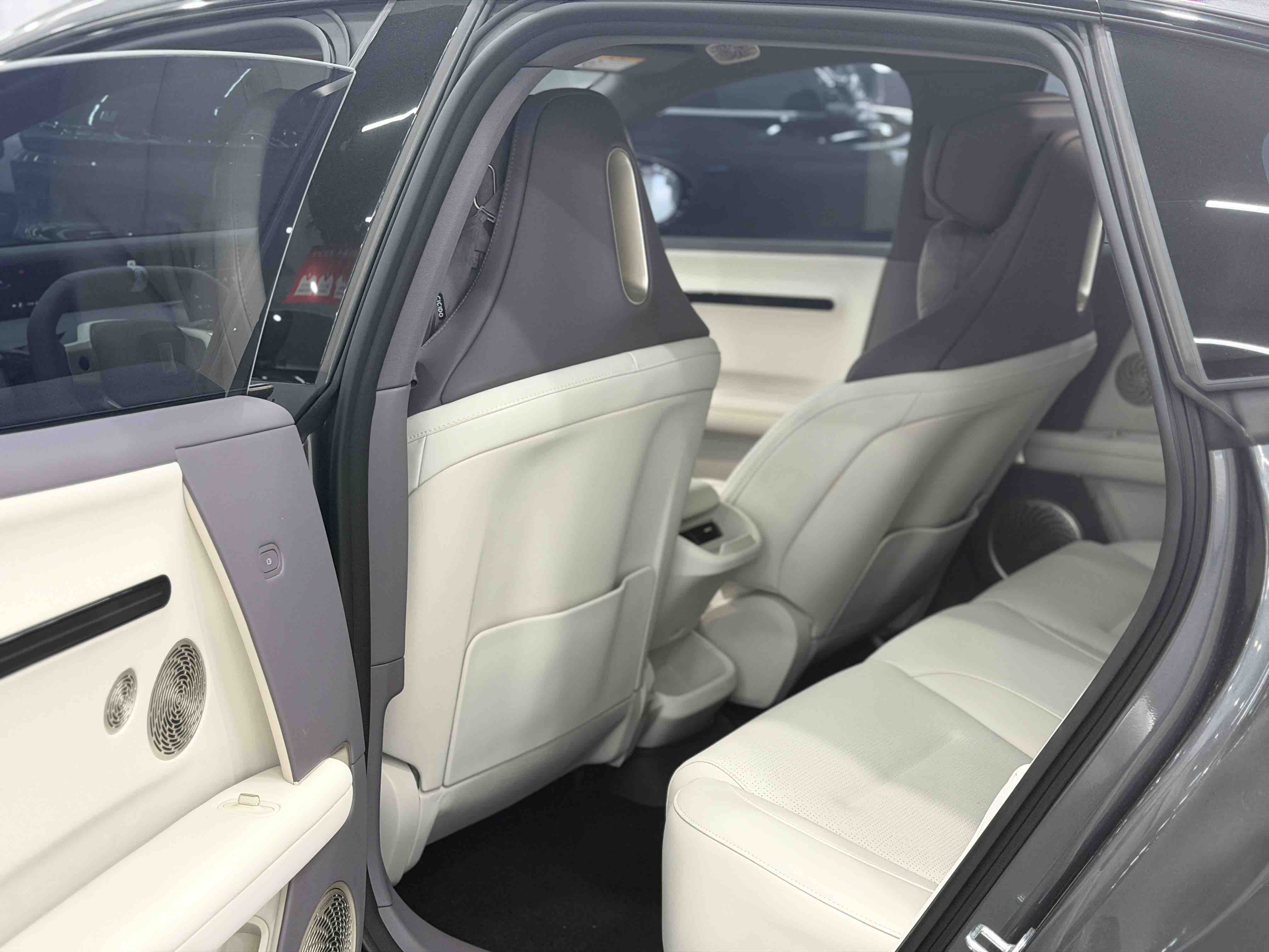 Avatr 06 2025 immagine di auto #3