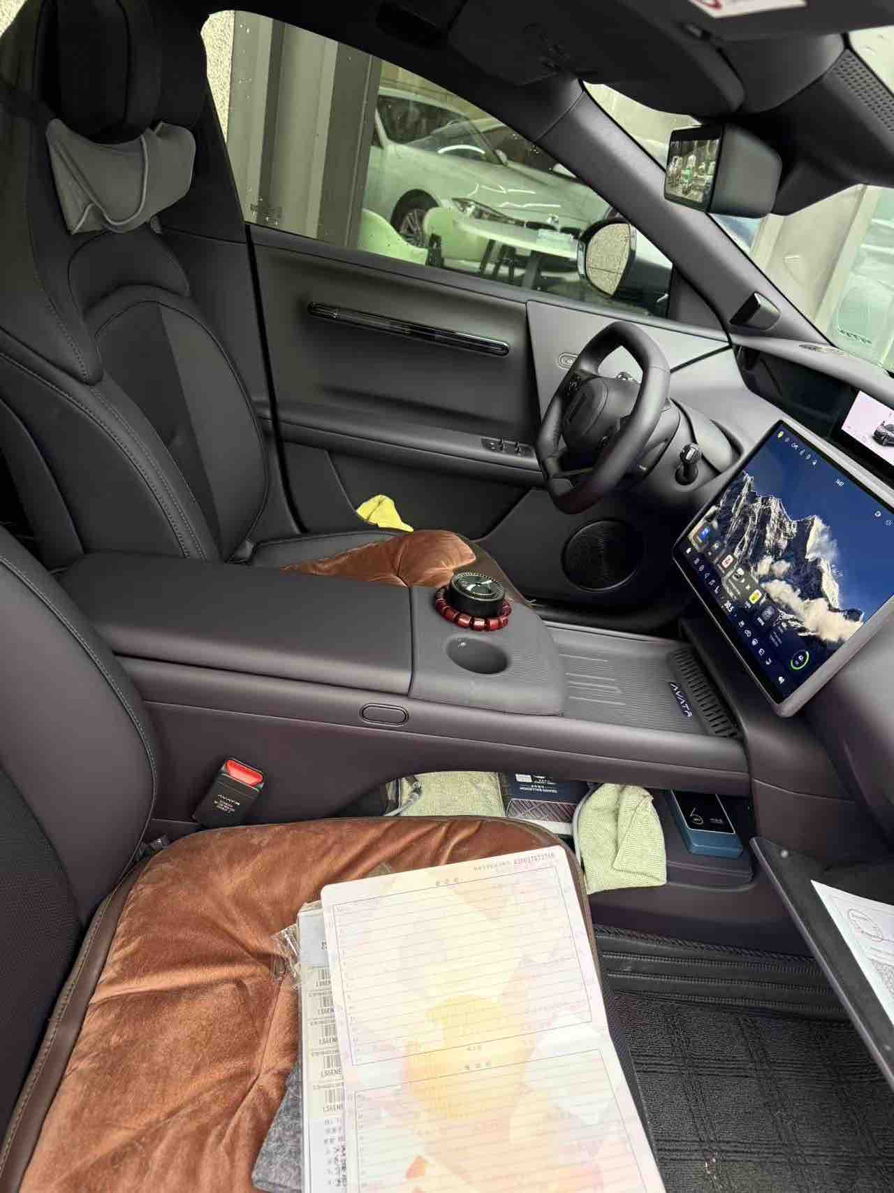 Avatr 06 2025 car image #3