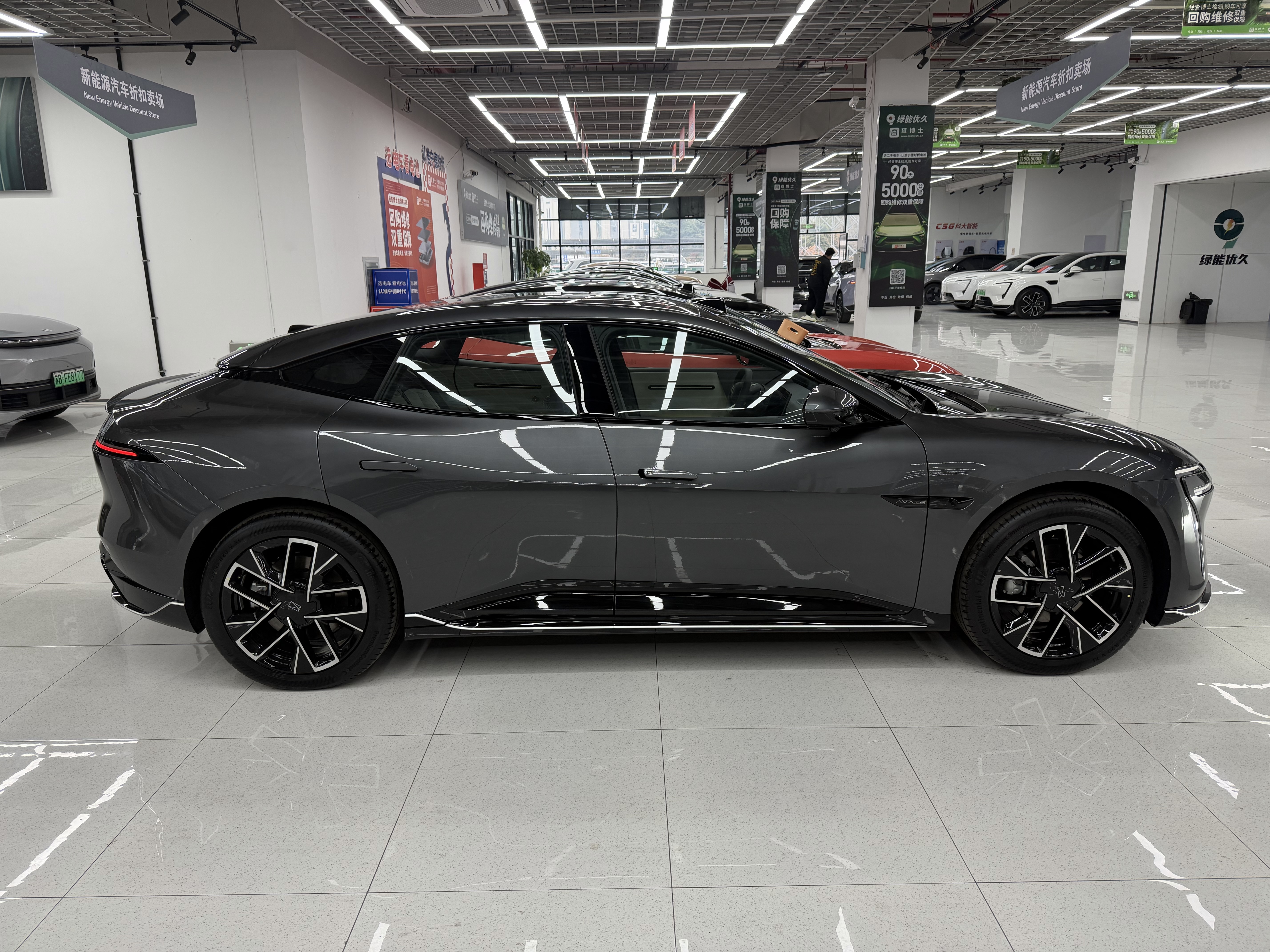 Avatr 06 2026 car image #3