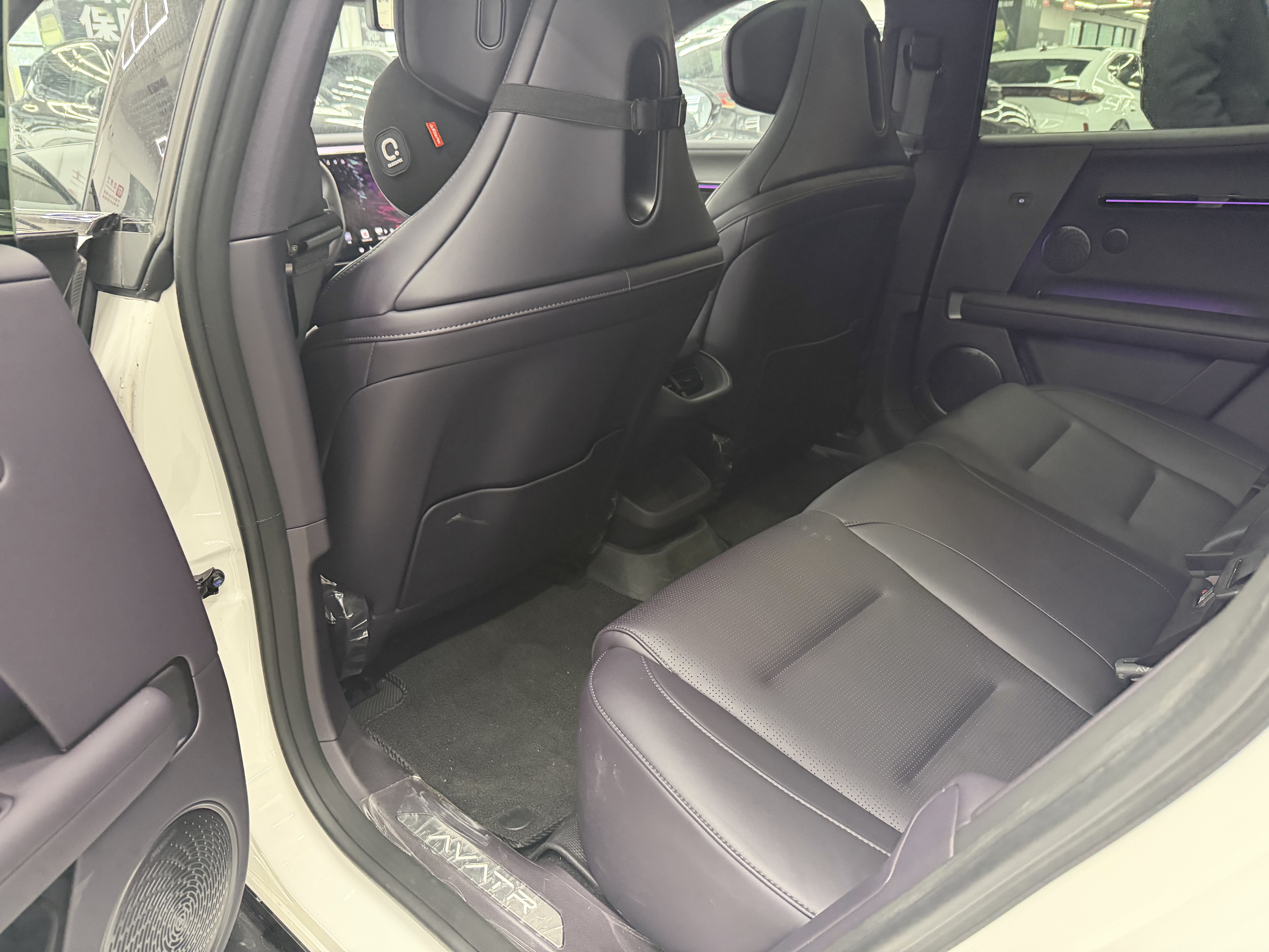 Avatr 06 2025 car image #3