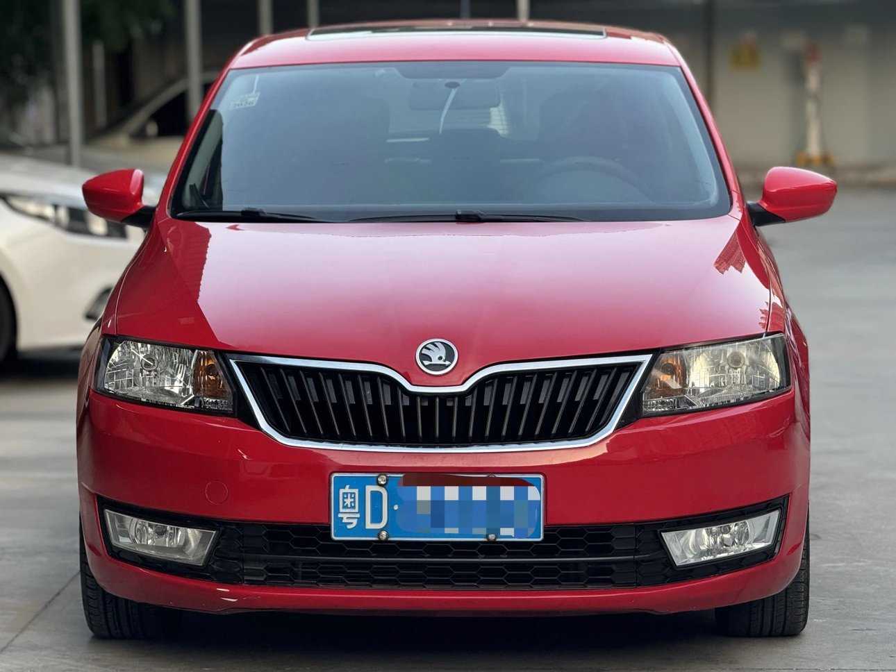 Skoda Rapid Spaceback 2015 car image #3