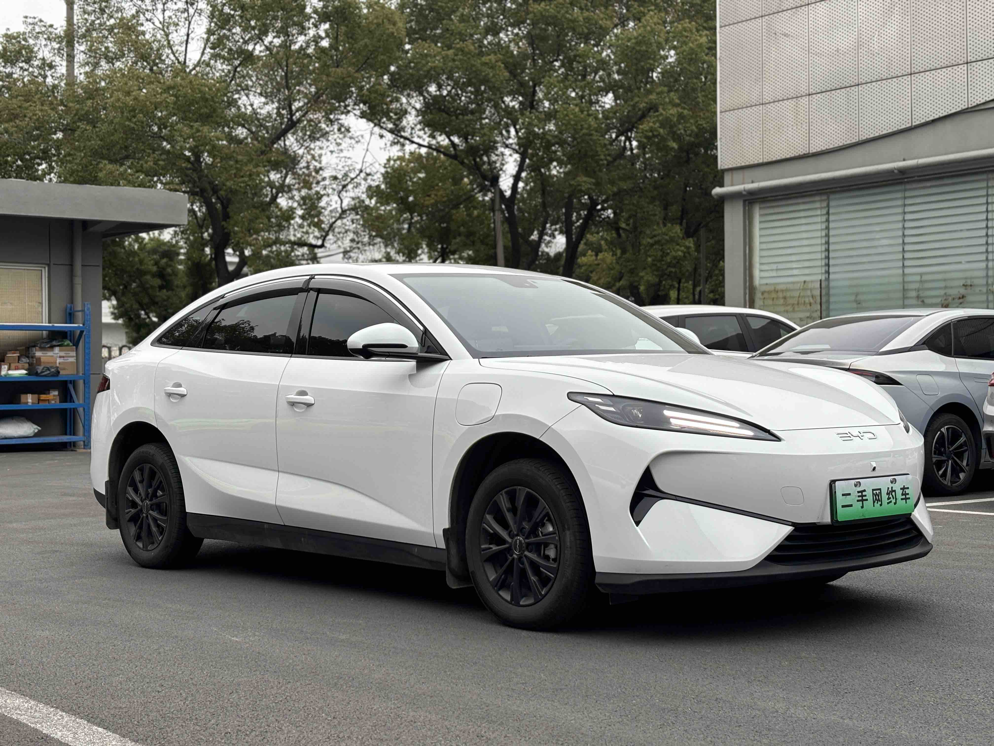 BYD e7 2025 immagine di auto #3