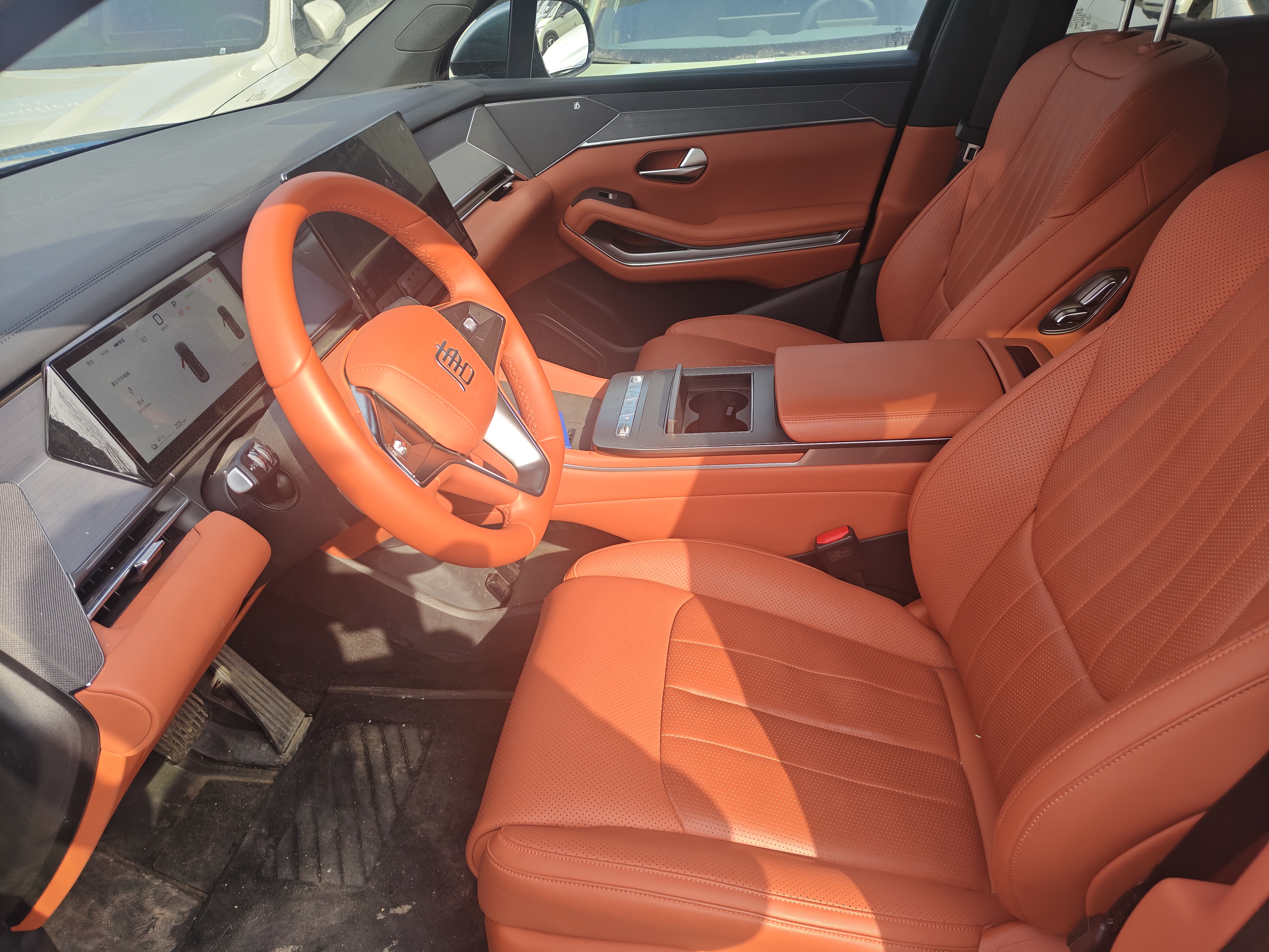 BYD Tang L 2025 immagine di auto #3