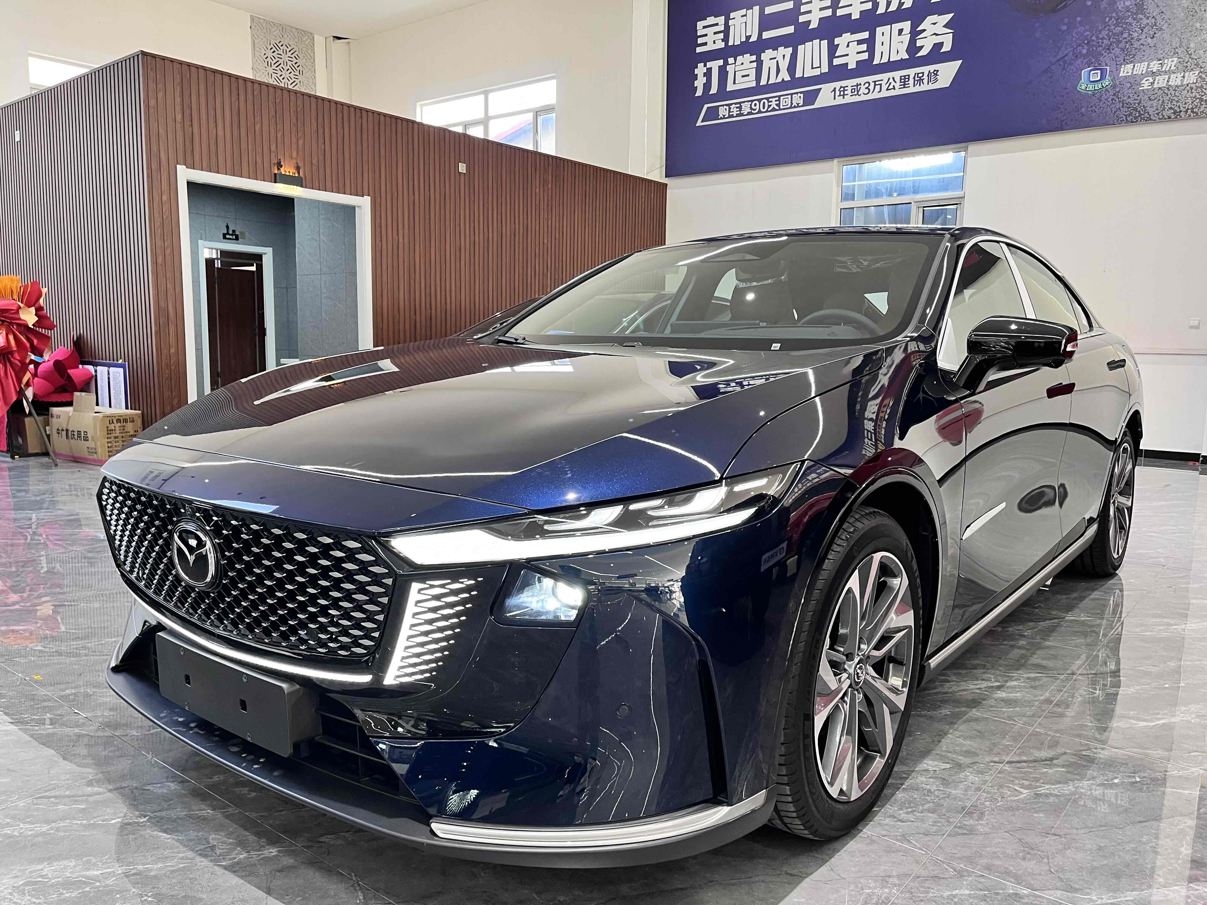 Mazda EZ-6 2025 صورة سيارة #3