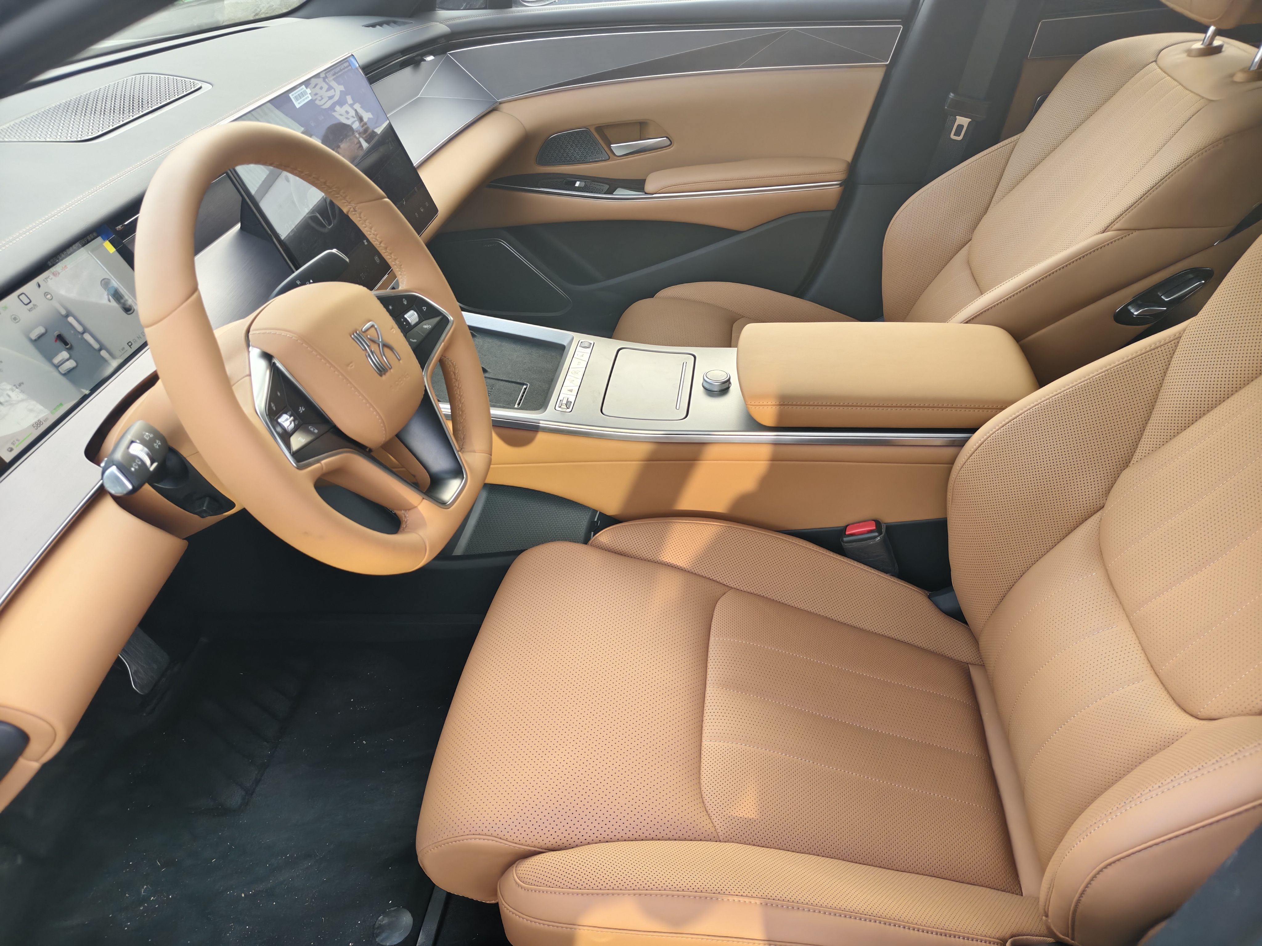 BYD HanL 2025 #3 BYD HanL 2025 car image #3