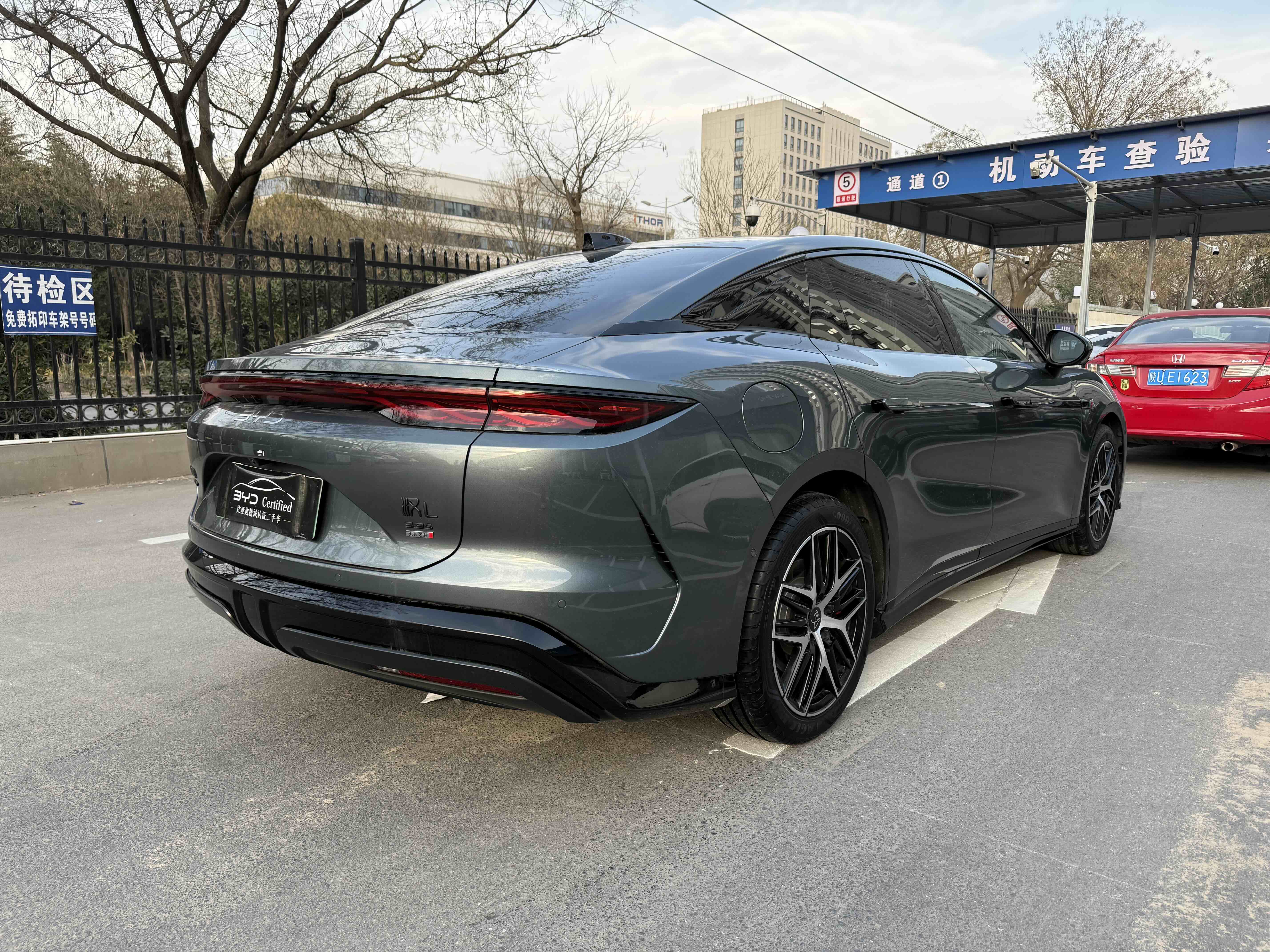 BYD HanL 2025 #3 BYD HanL 2025 car image #3