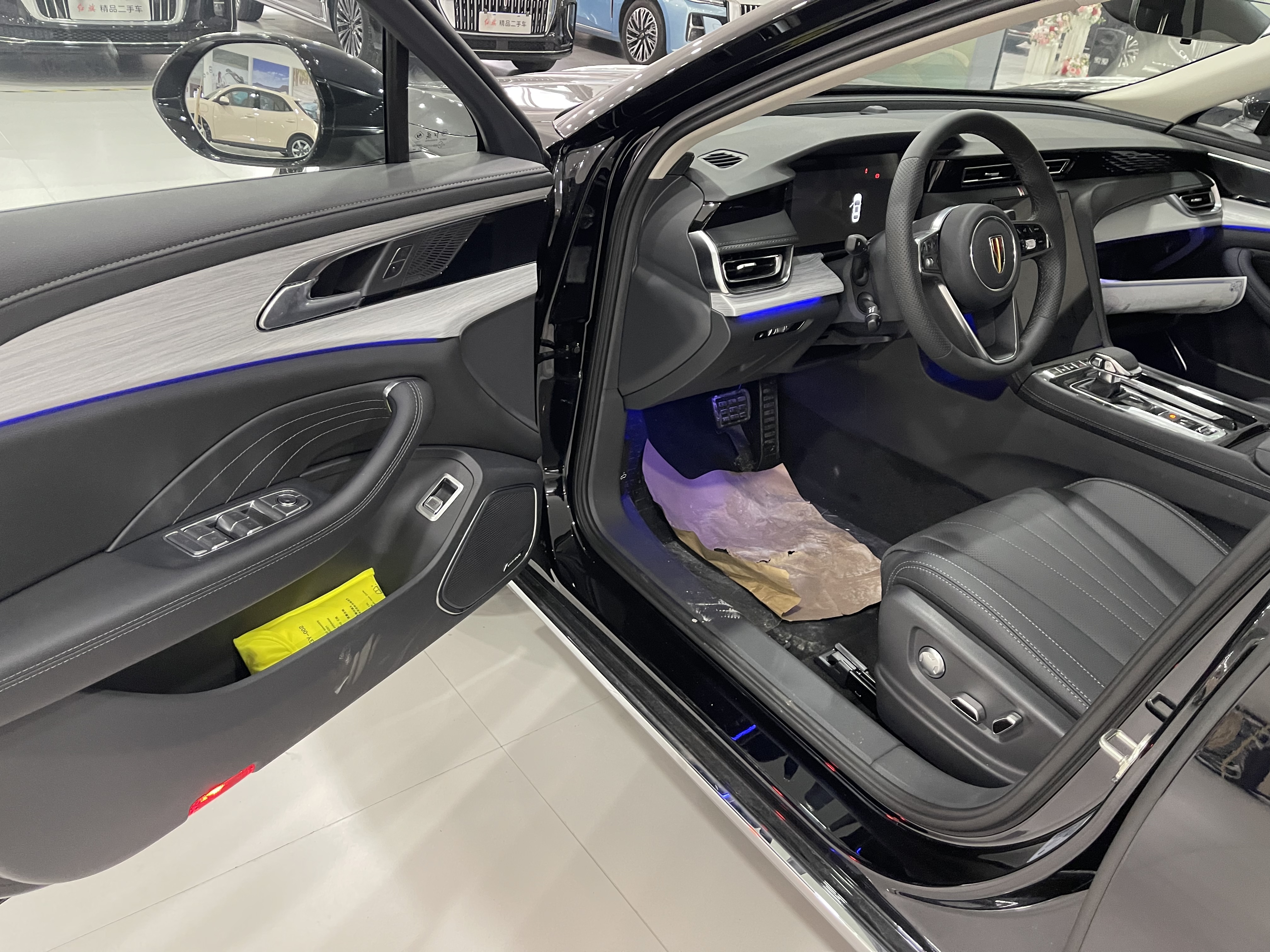 HongQi H5 PHEV 2025 #3 HongQi H5 PHEV 2025 car image #3