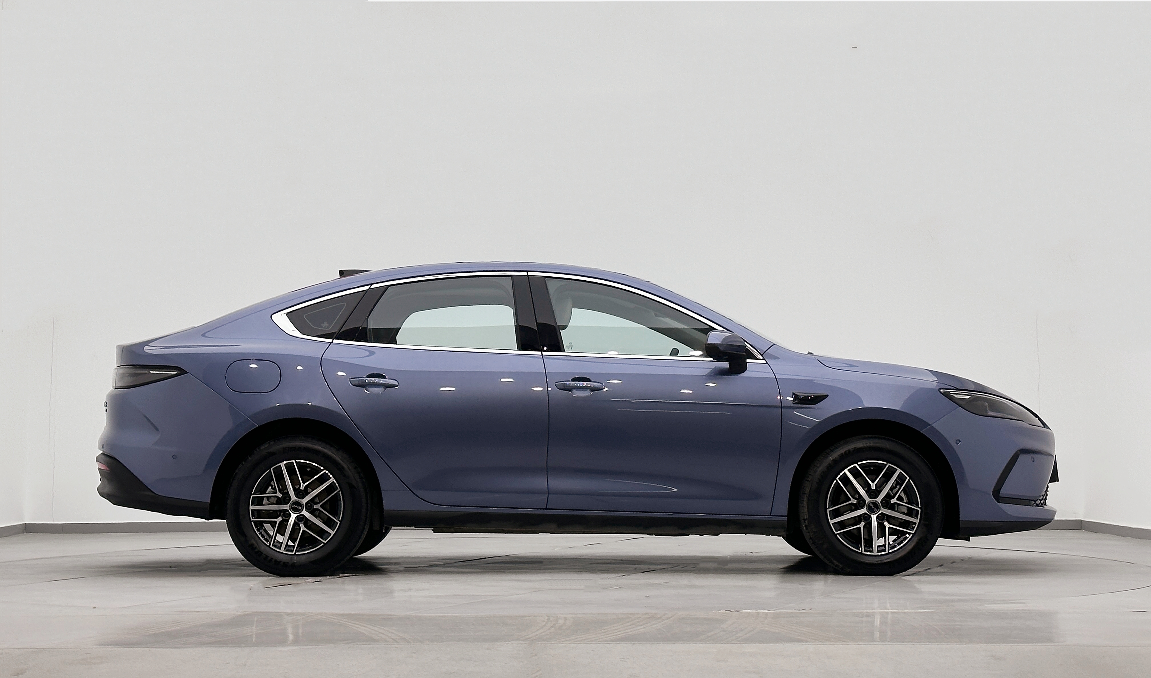 BYD Seal 05 DM-i 2025 car image #3