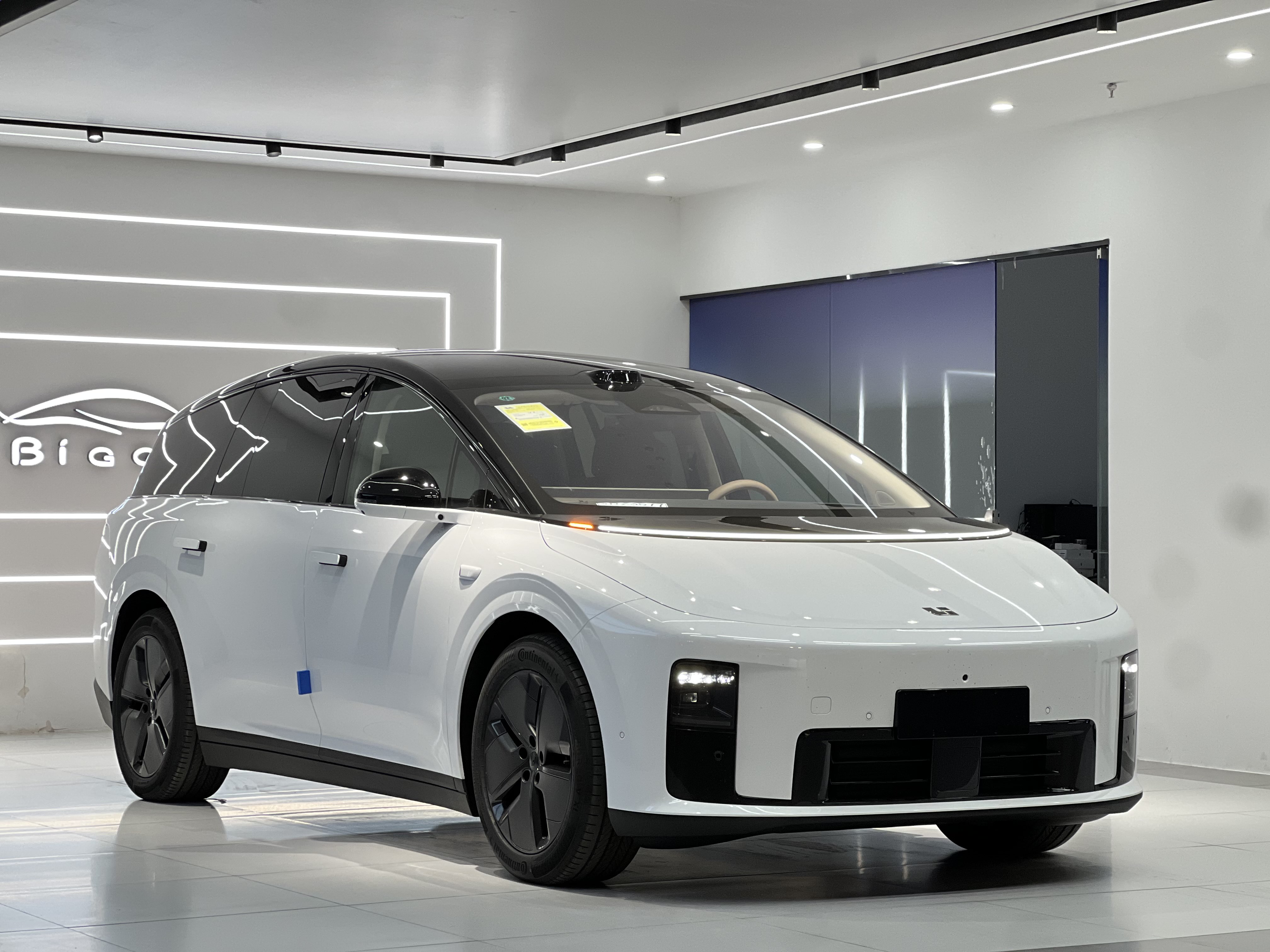 Li i6 2025 immagine di auto #3