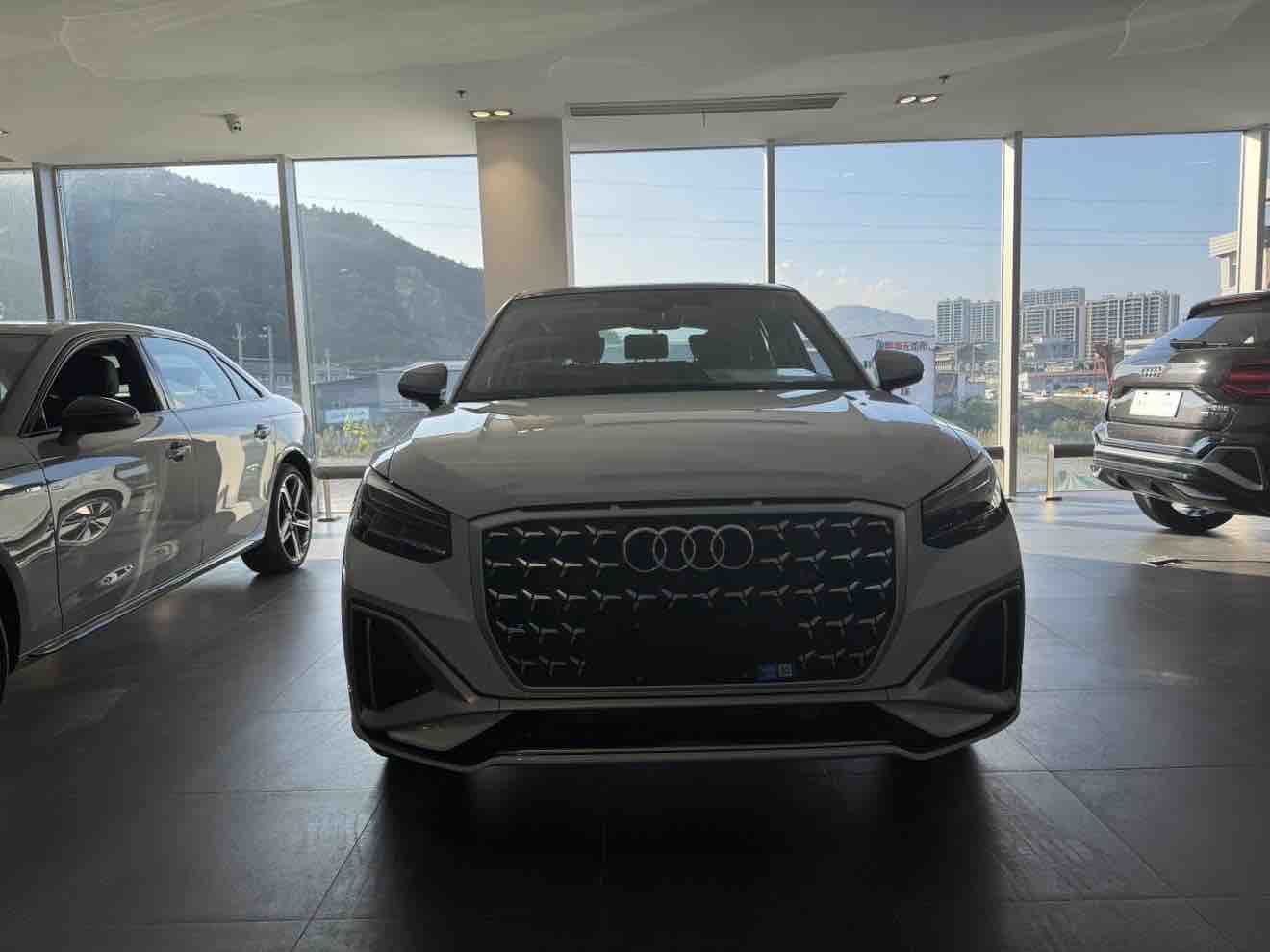 Q2L 2025 #3 Q2L 2025 car image #3