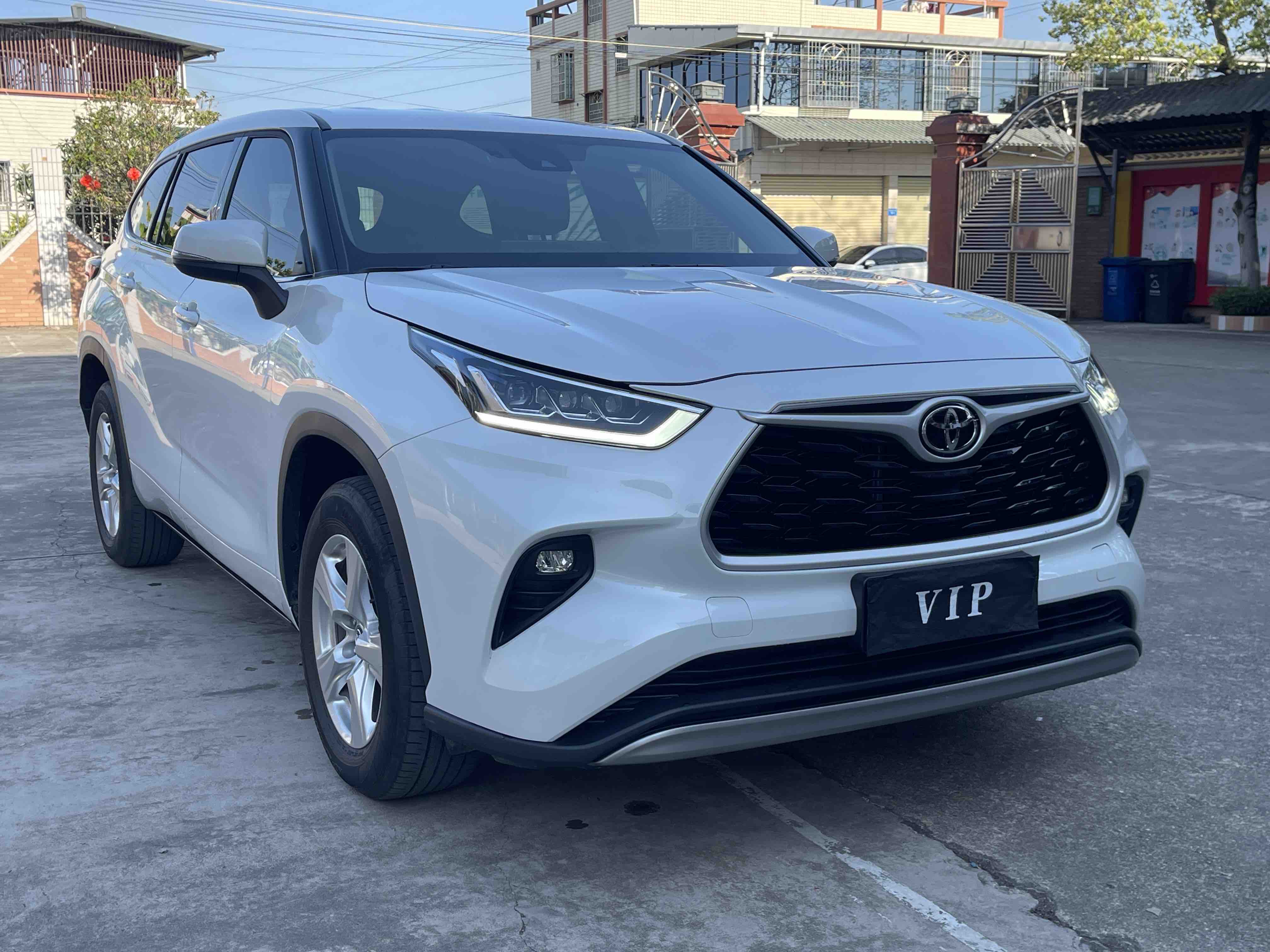 Toyota Highlander 2025 car image #3