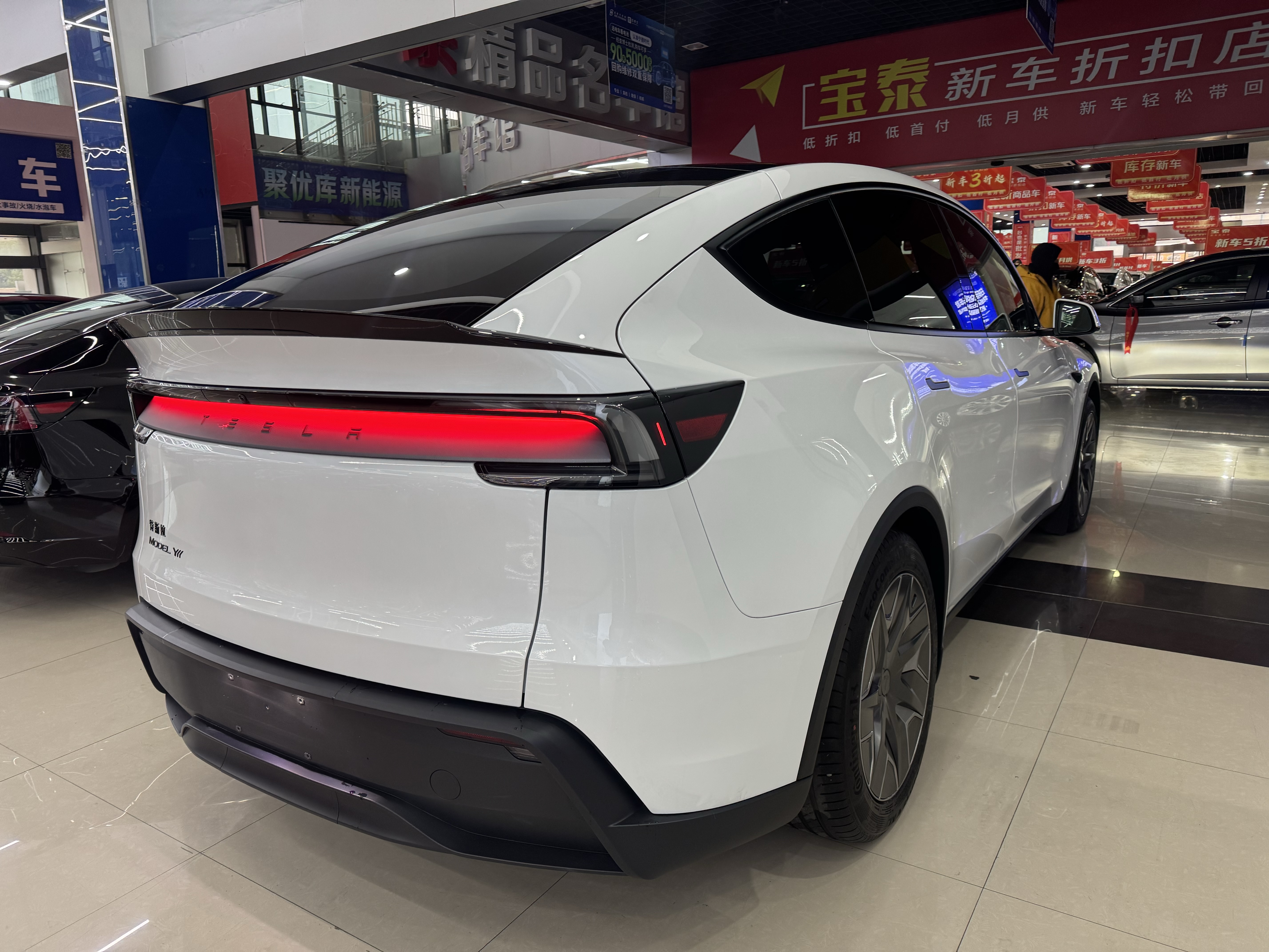 特斯拉 Model Y L 2025 汽车图片 #3