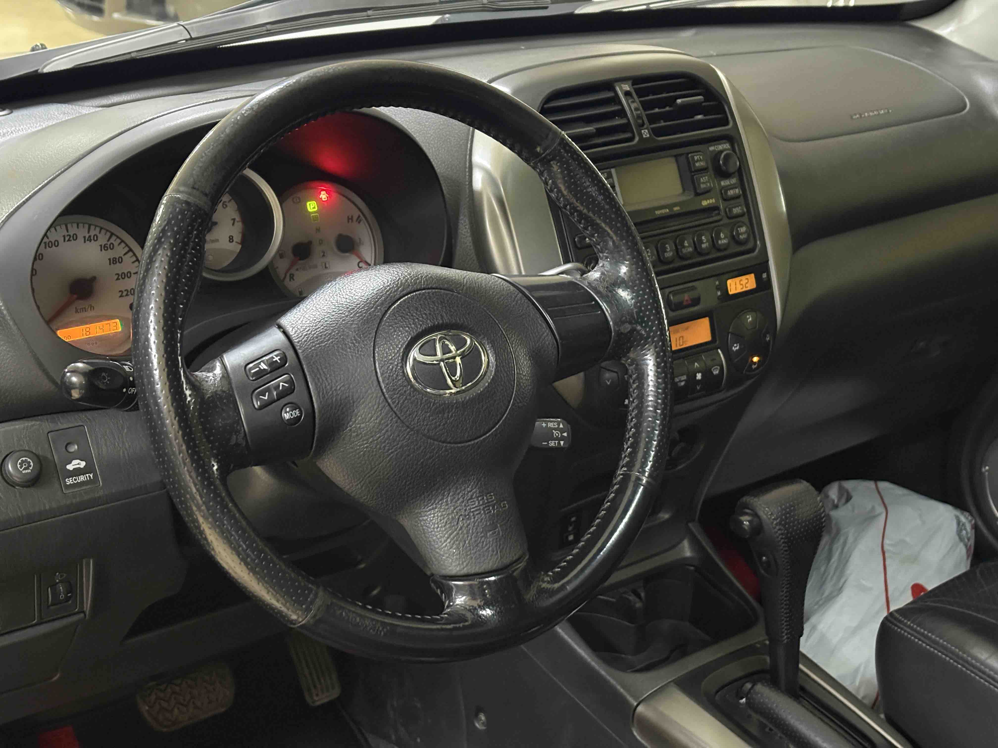 Toyota RAV4 (Imported) 2004 изображение автомобиля #3