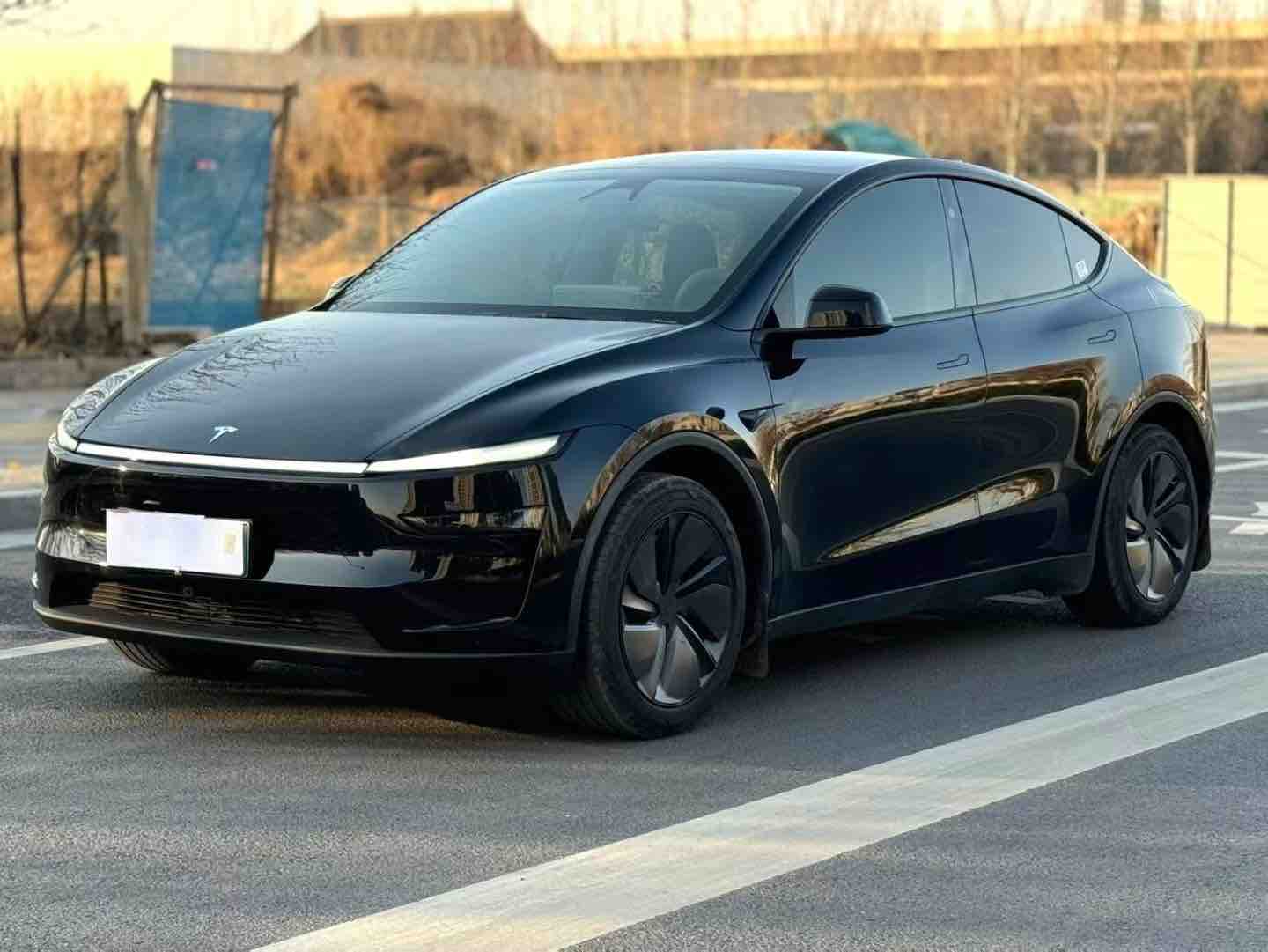 Tesla Model Y 2026 car image #3