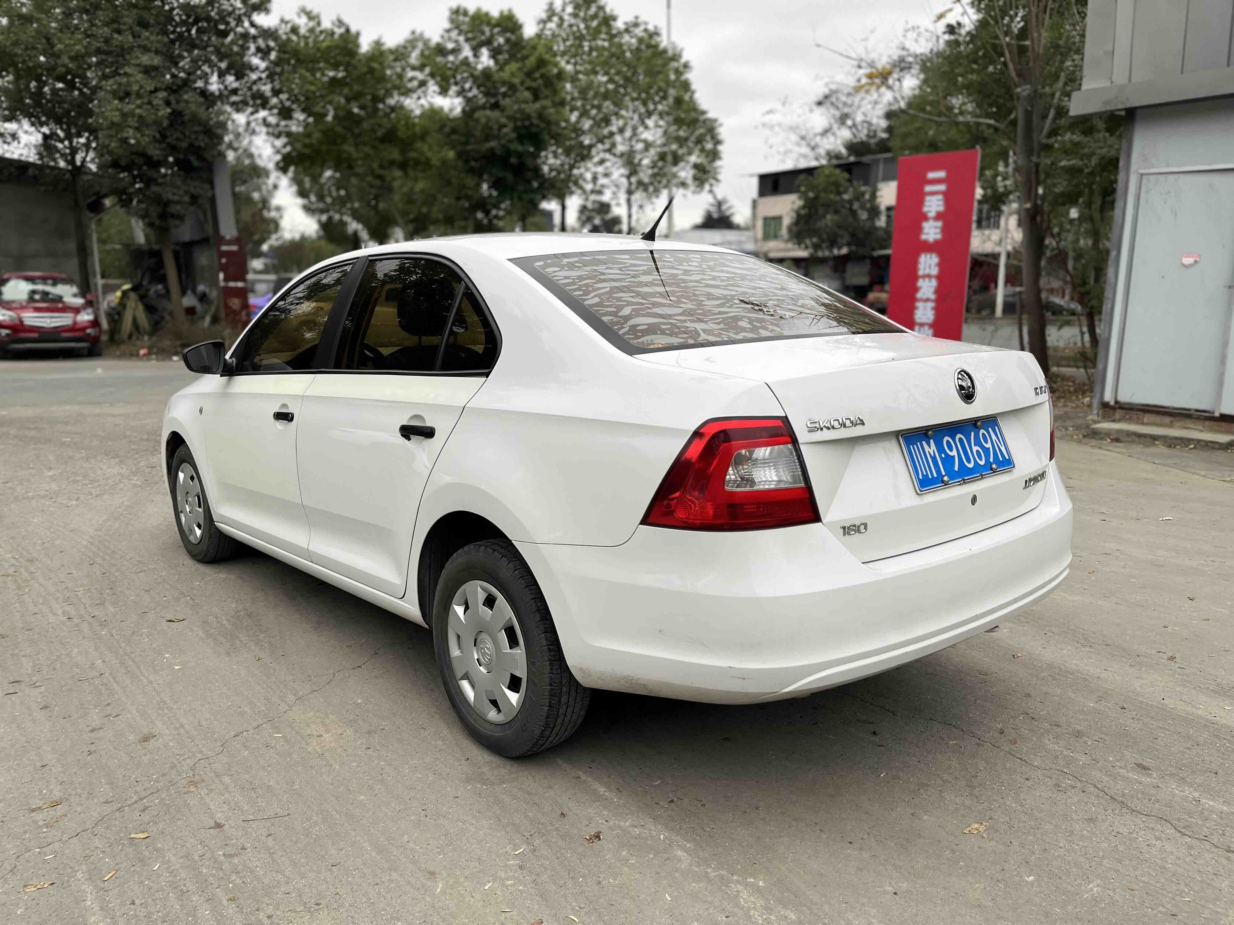 Skoda Rapid 2018 car image #3