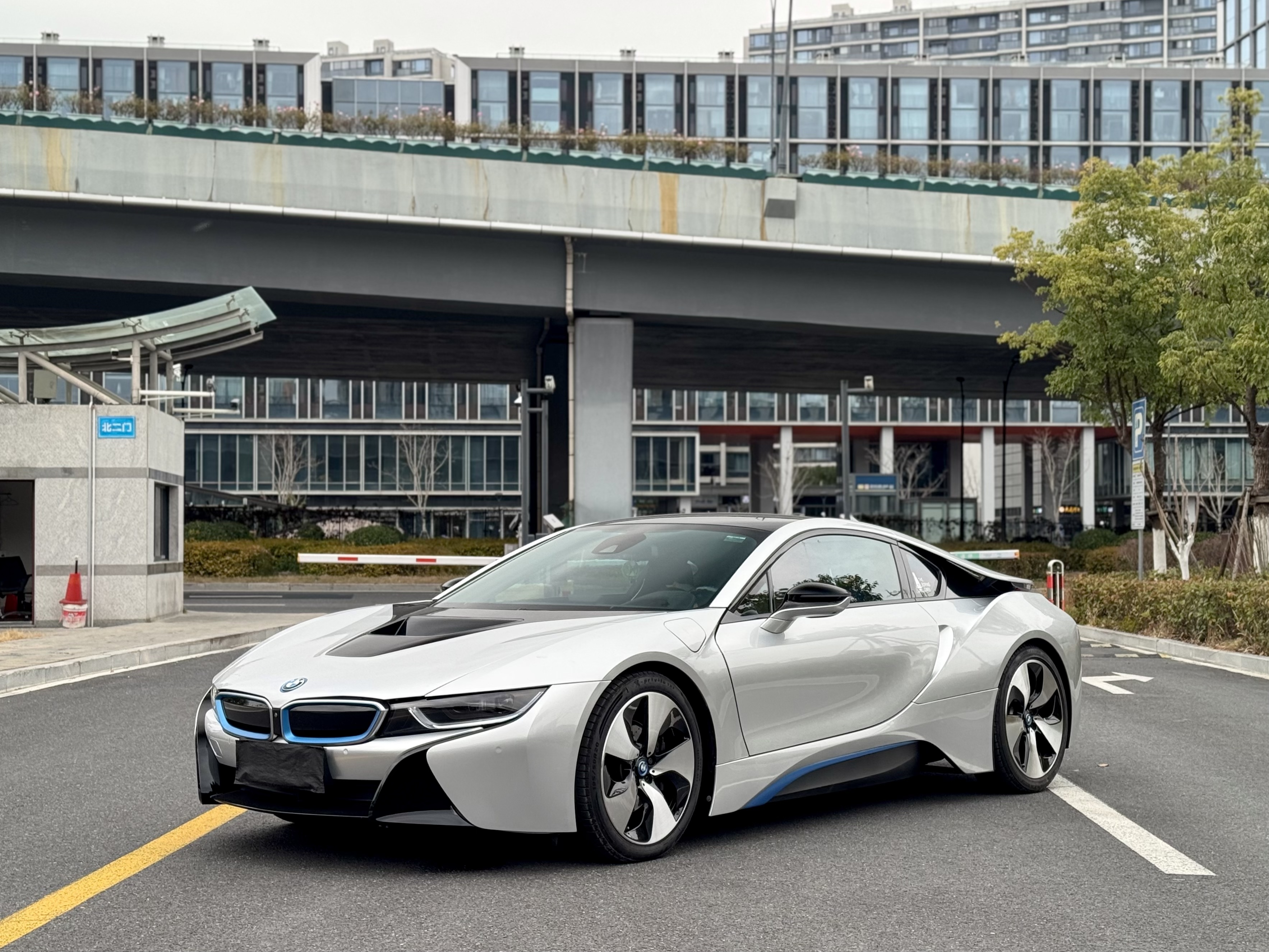 BMW i8 2018 car image #3