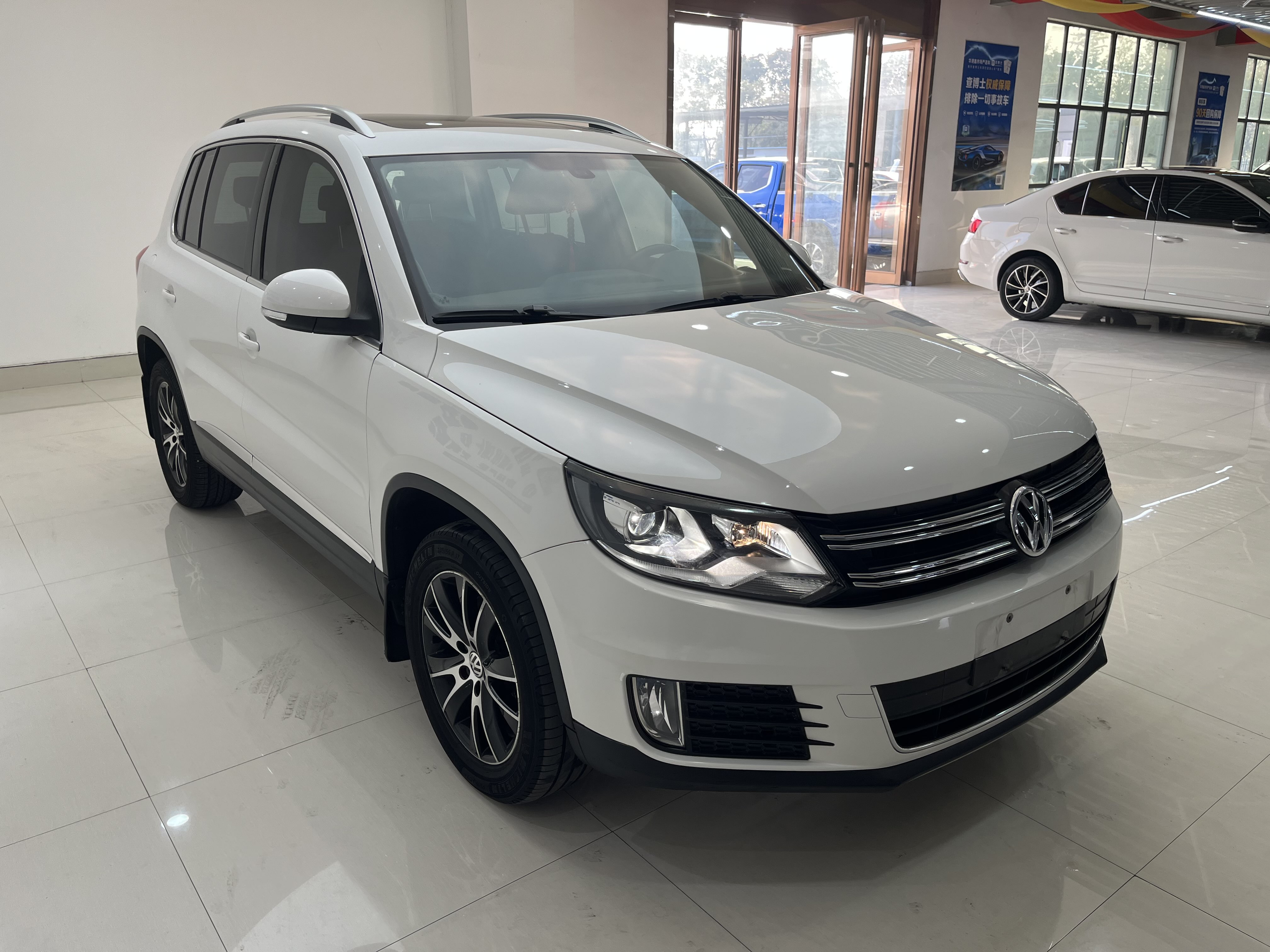 Volkswagen Tiguan 2015 car image #3