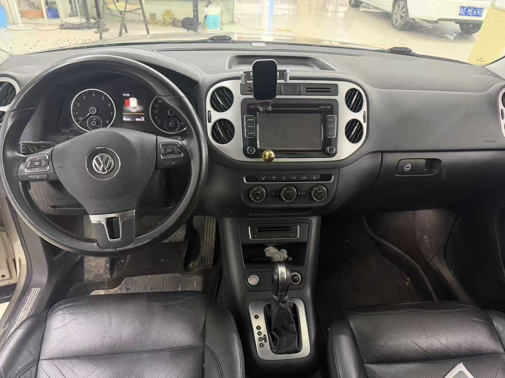 Volkswagen Tiguan 2016 car image #3