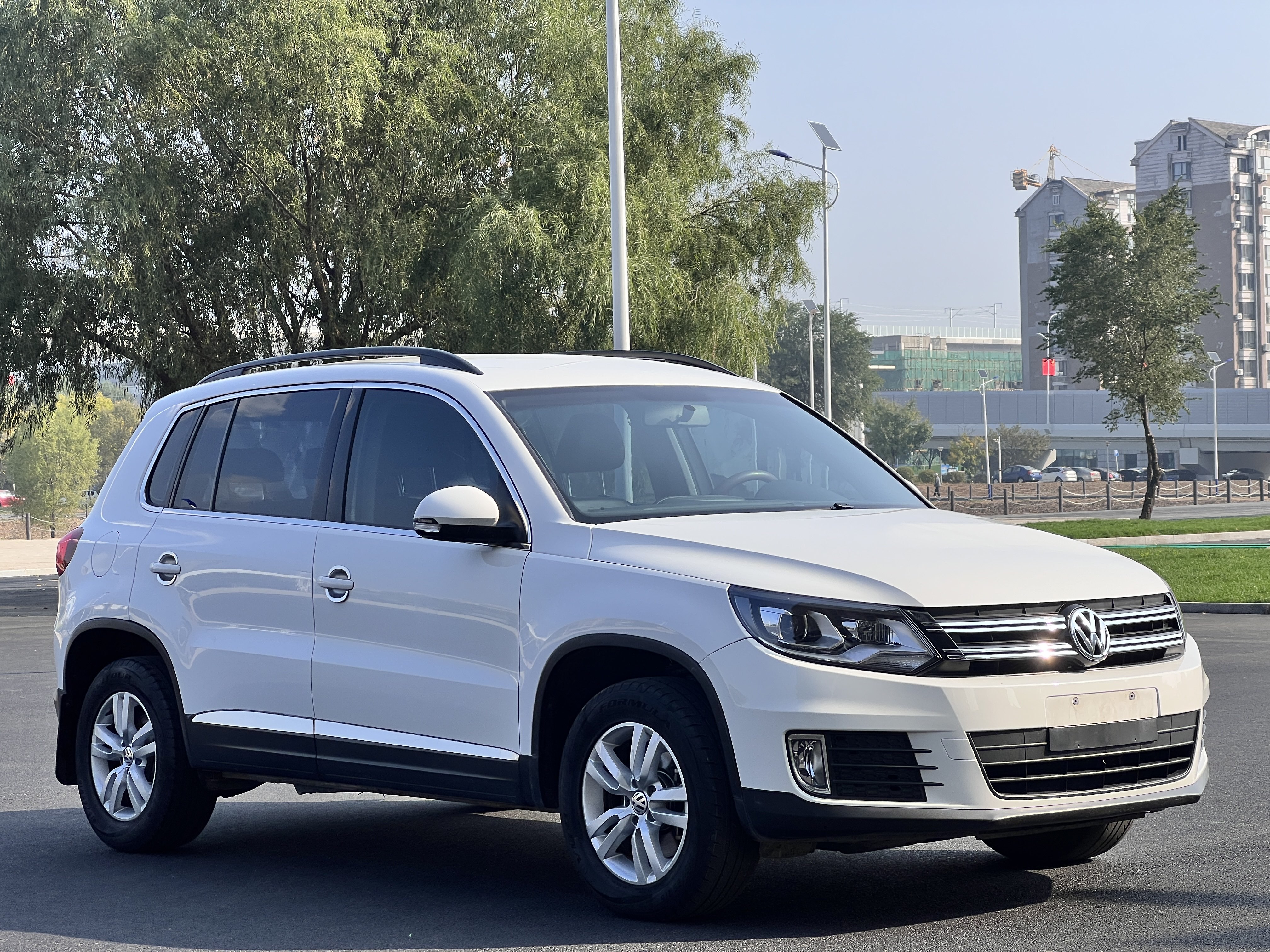 Volkswagen Tiguan 2015 car image #3