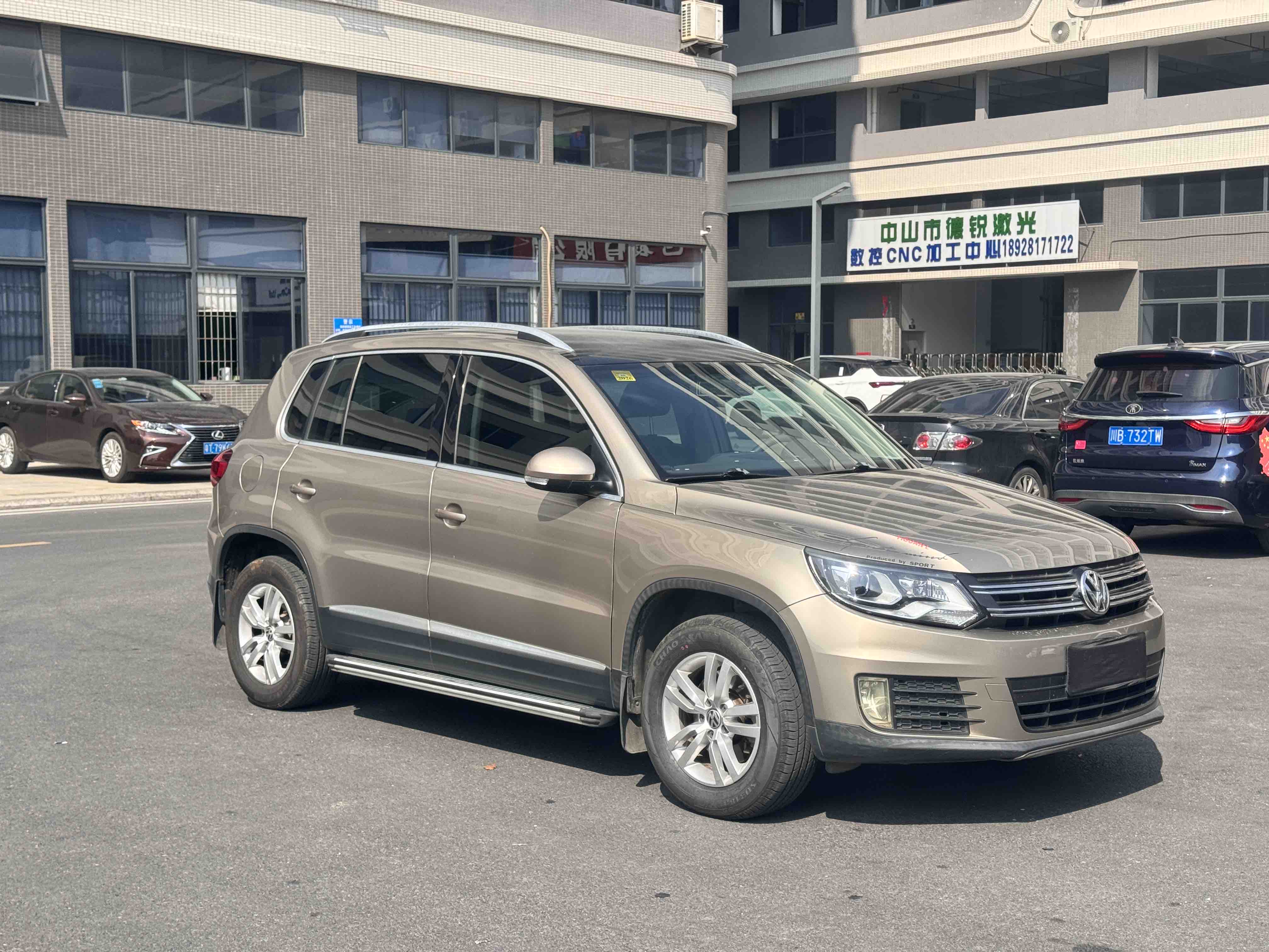 Volkswagen Tiguan 2014 car image #3