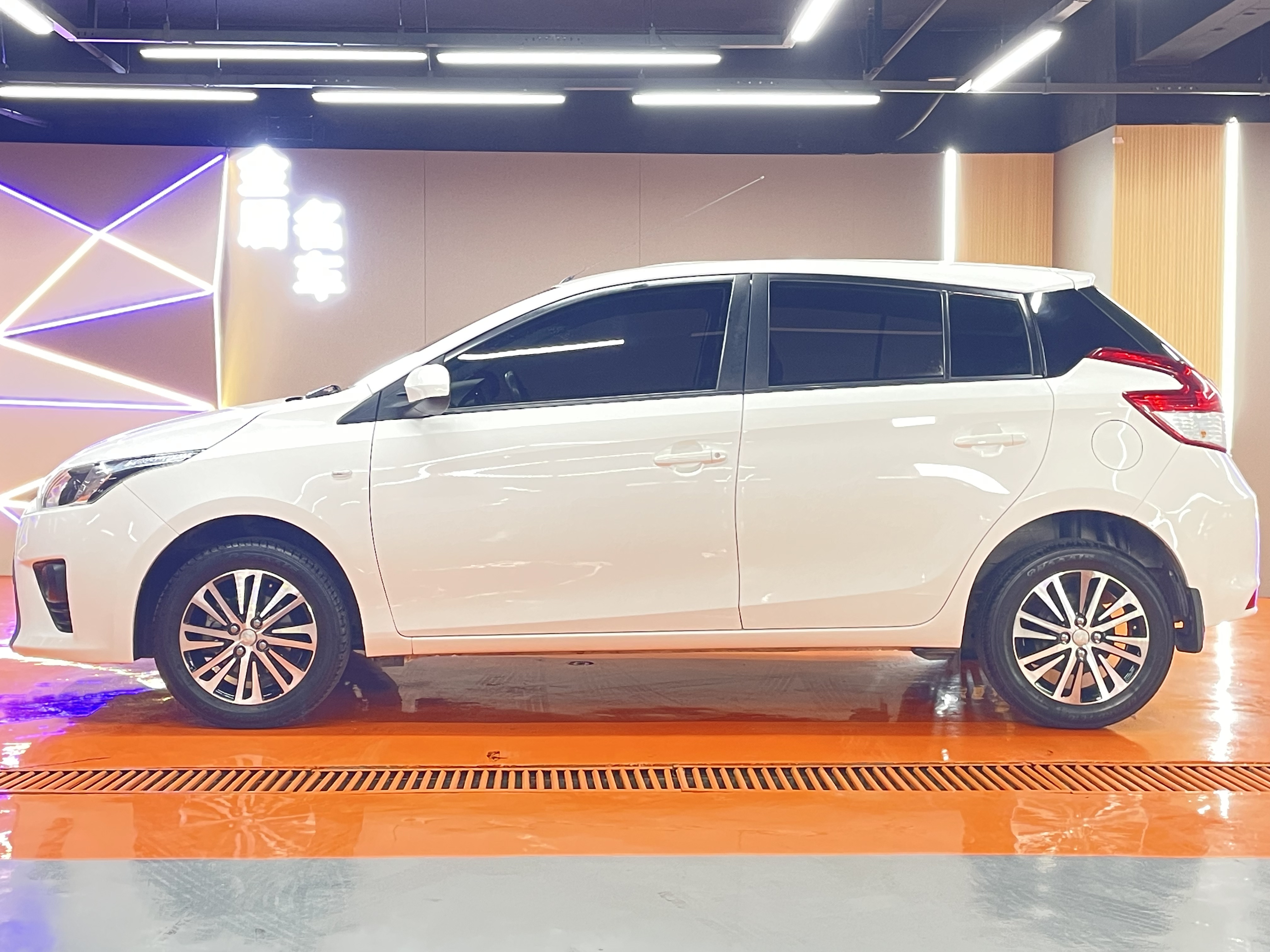 Yaris L Zhixuan 2015 #3 Yaris L Zhixuan 2015 car image #3